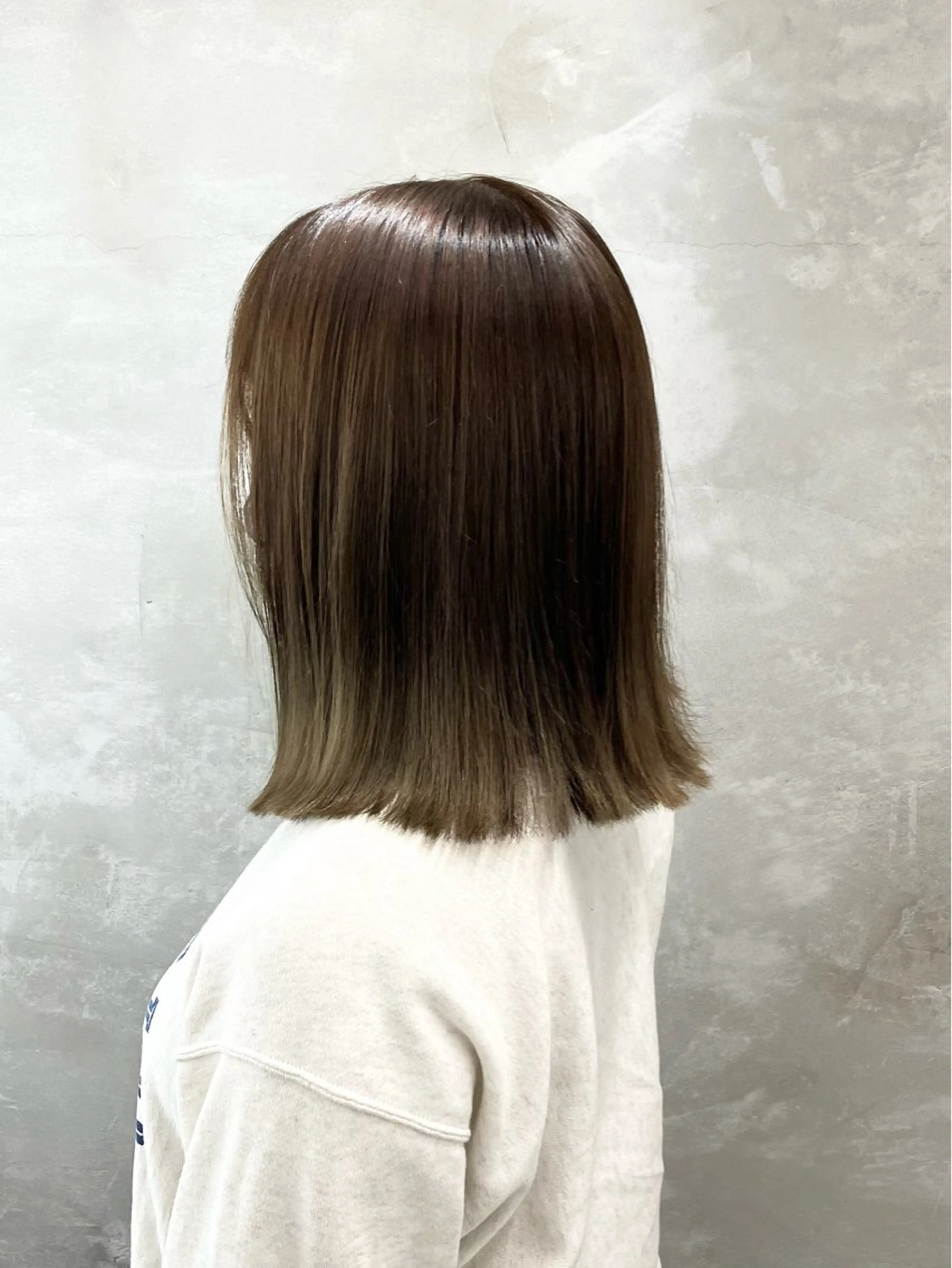 ミディアム カラー ベージュカラー ブリーチ カット ヘアカラー トリートメント door white hideのヘアスタイル