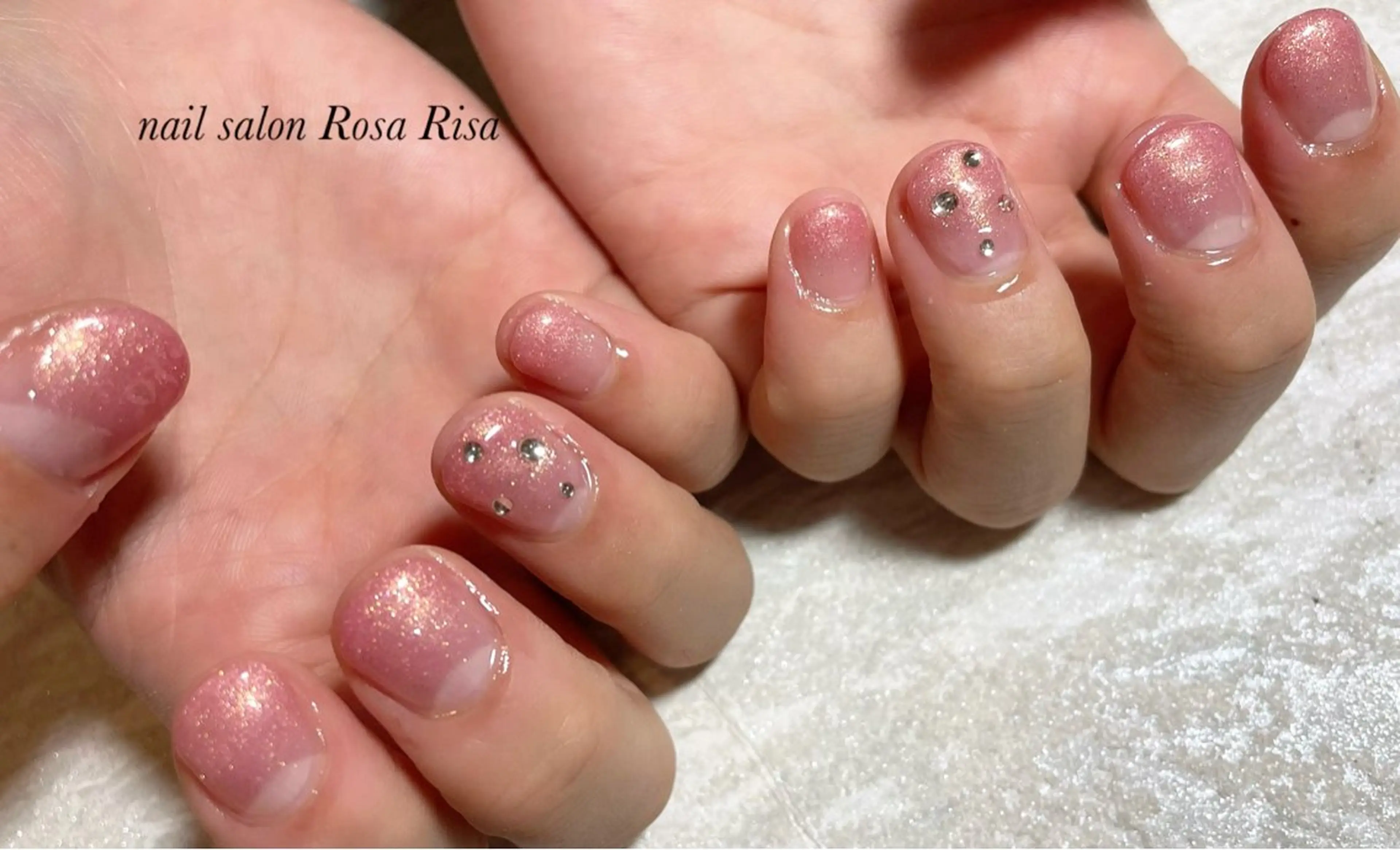 ネイル グラデーション ピンク ネイルスタジオ シェイクユアハンズのネイルデザイン