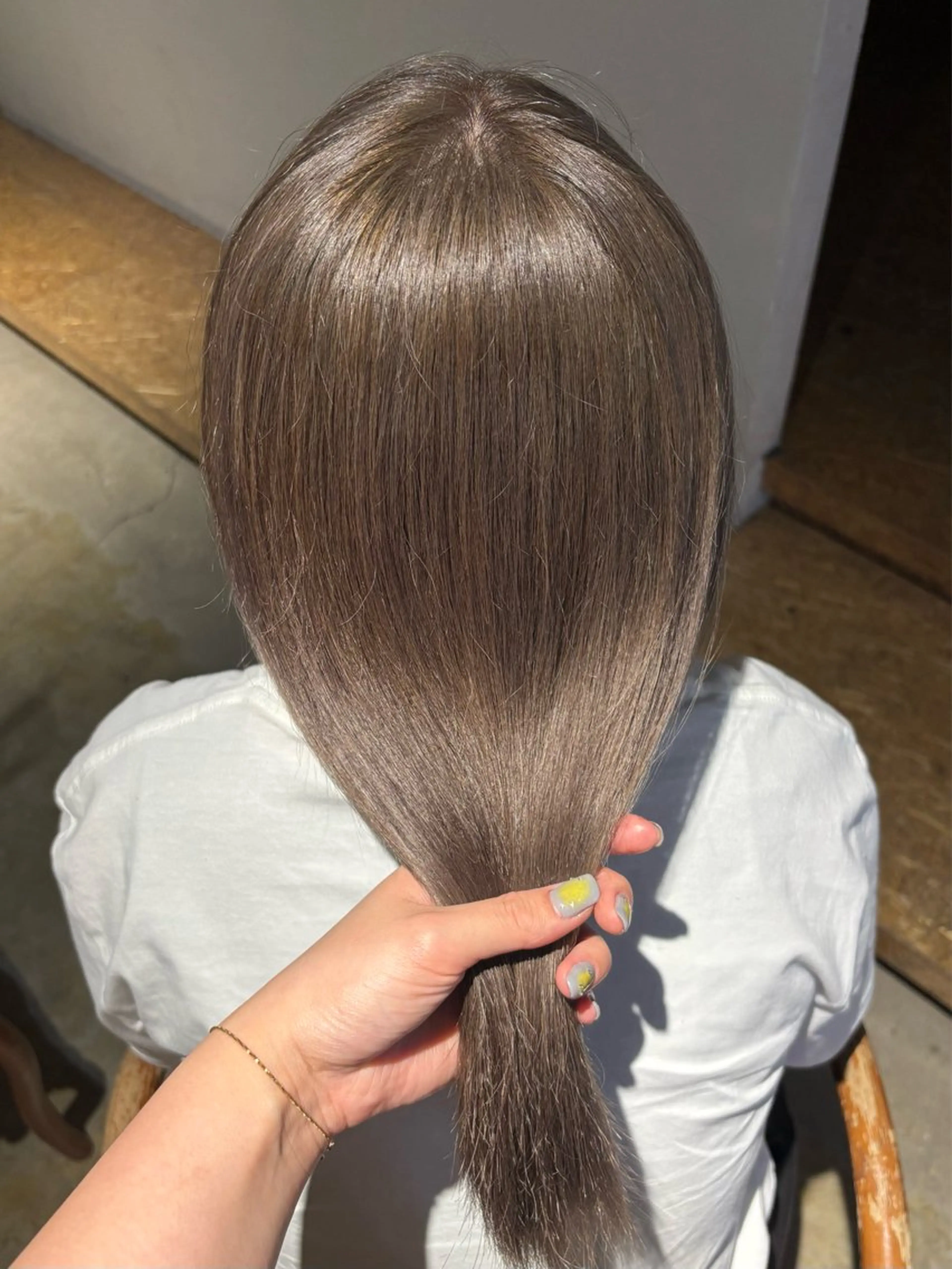 セミロング カラー ベージュカラー ブリーチ オリーブベージュ ヘアカラー トリートメント えんぐちとも／透明感 カラー／博多ボブのヘアスタイル