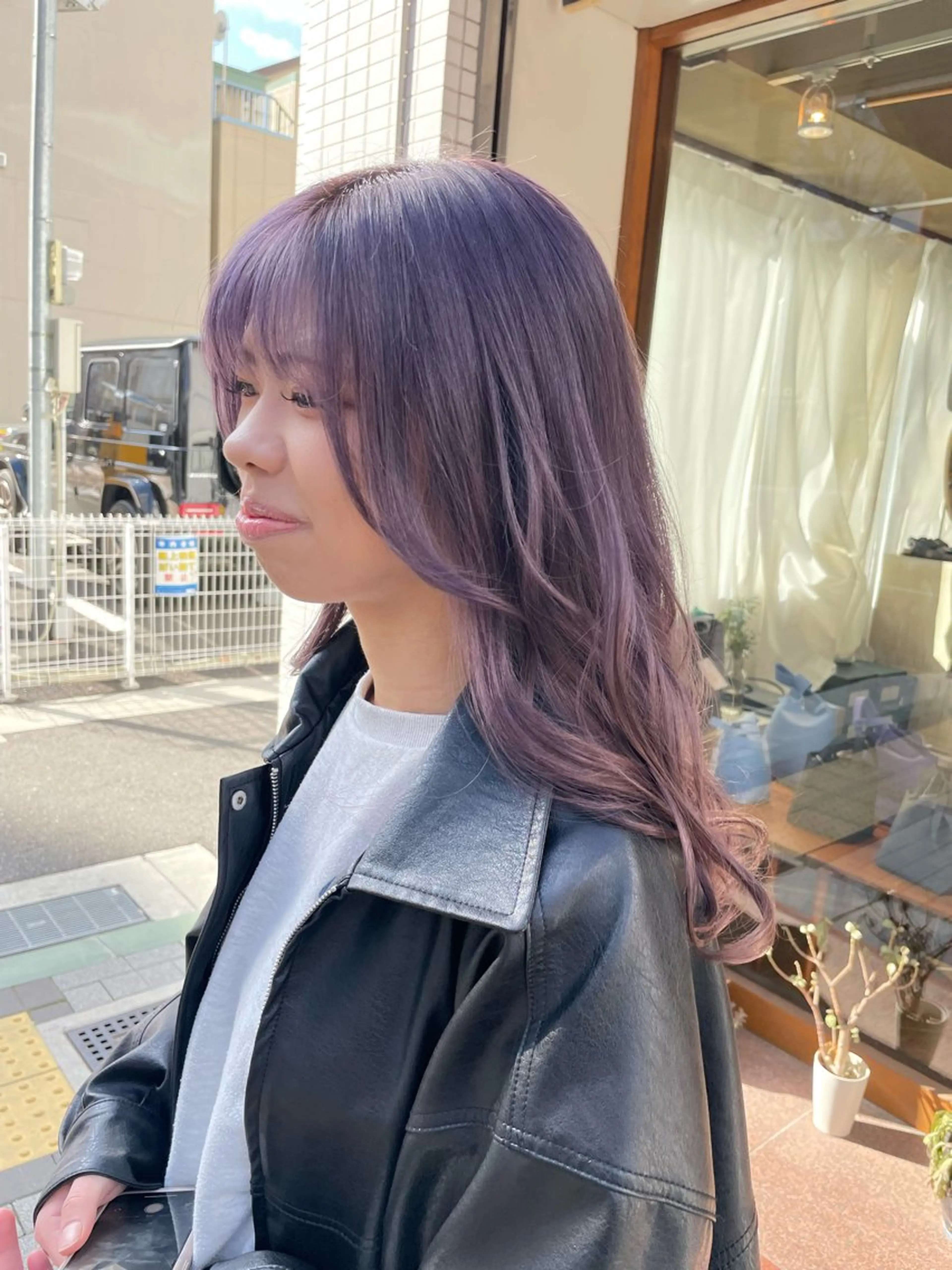 セミロング カラー ブリーチ グレージュ ラベンダーカラー ラベンダーグレージュ ラベンダーグレー カット ヘアカラー トリートメント VERONIQUE所属・山本 雅由のヘアスタイル