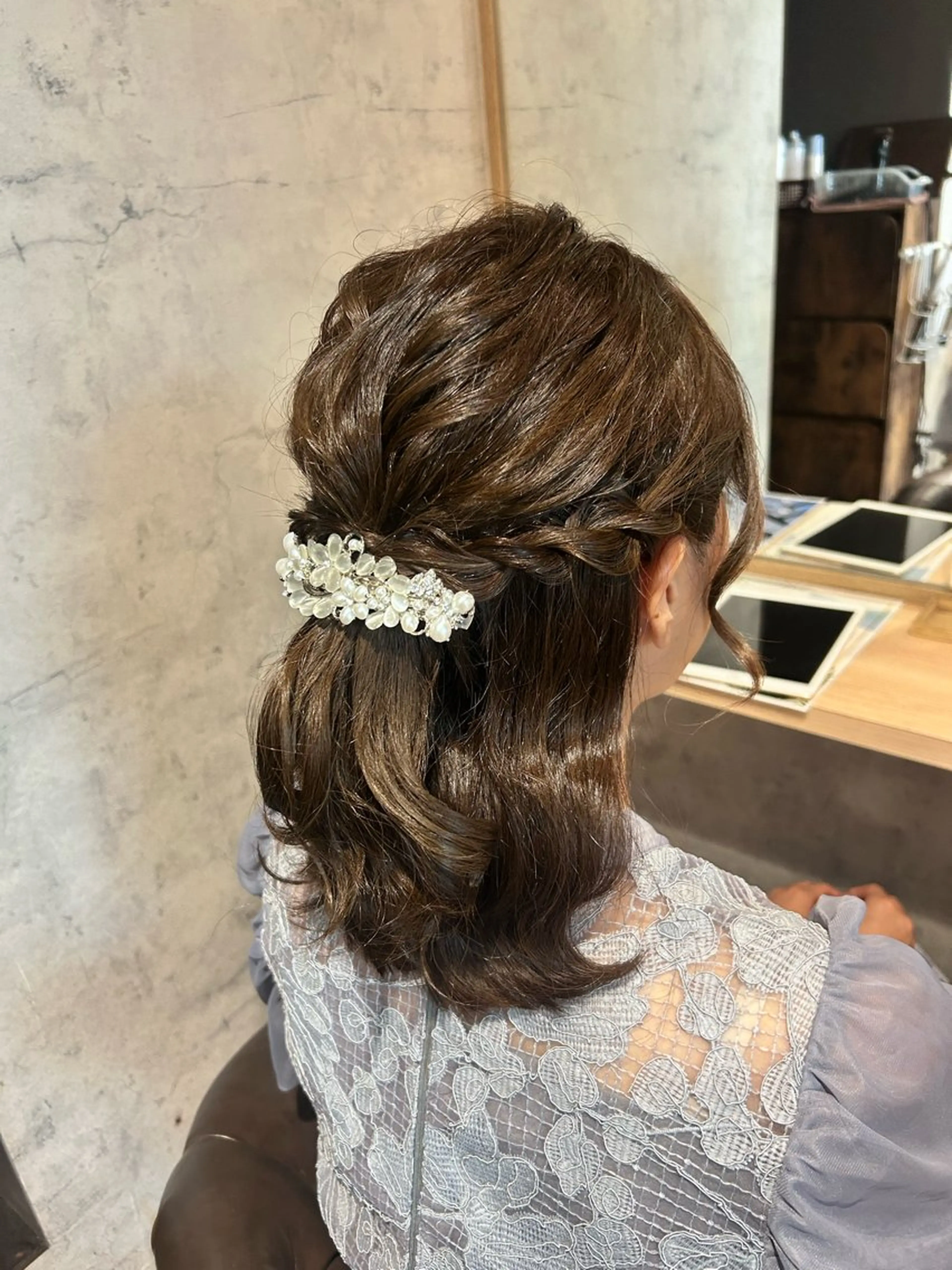 ミディアム ヘアアレンジ ハーフアップ ブリーチ/エクステ/ 新宿/アリルのヘアスタイル