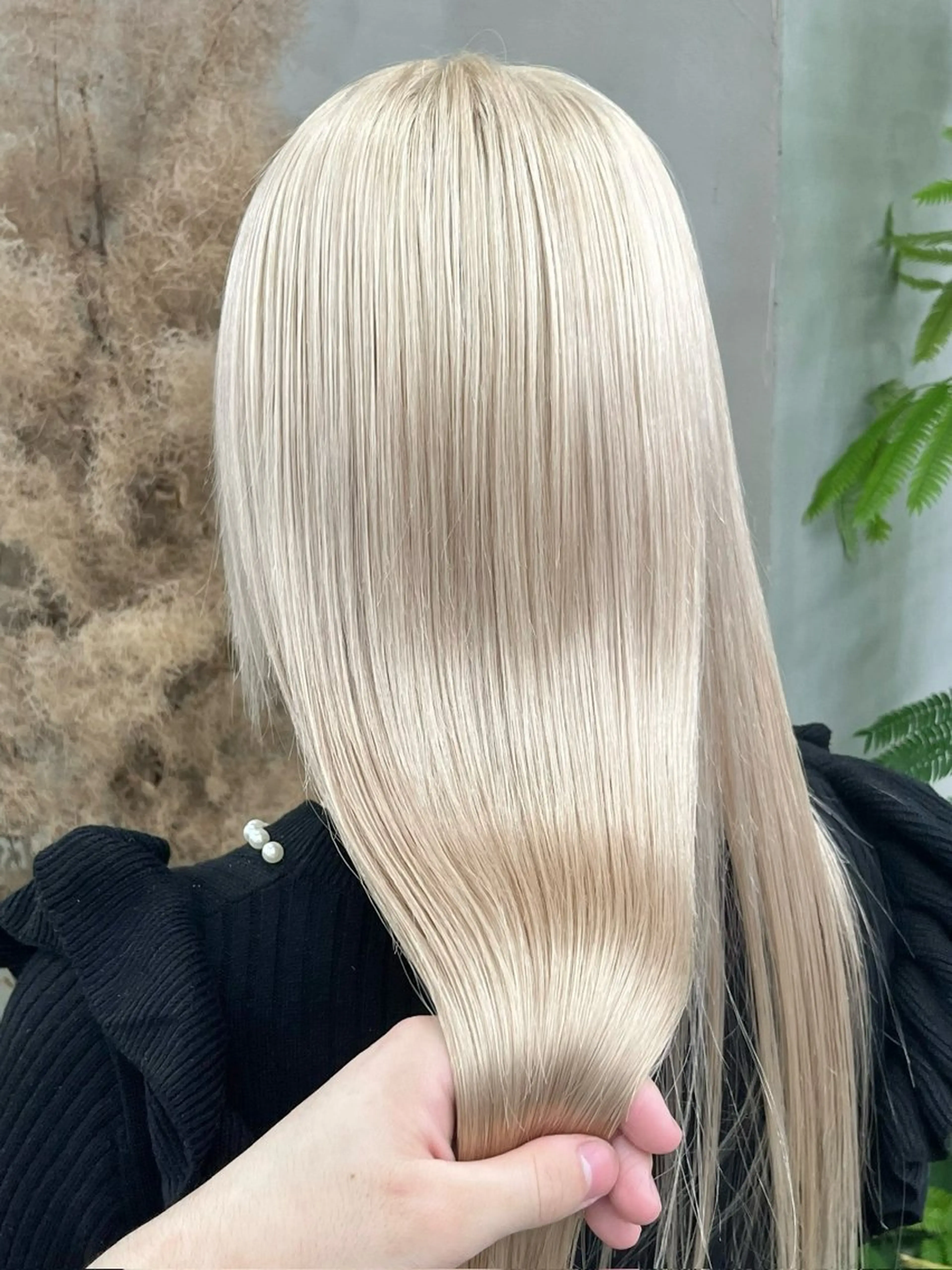 セミロング カラー イツク ⚡️ ルーツ/ハイトーンのヘアスタイル