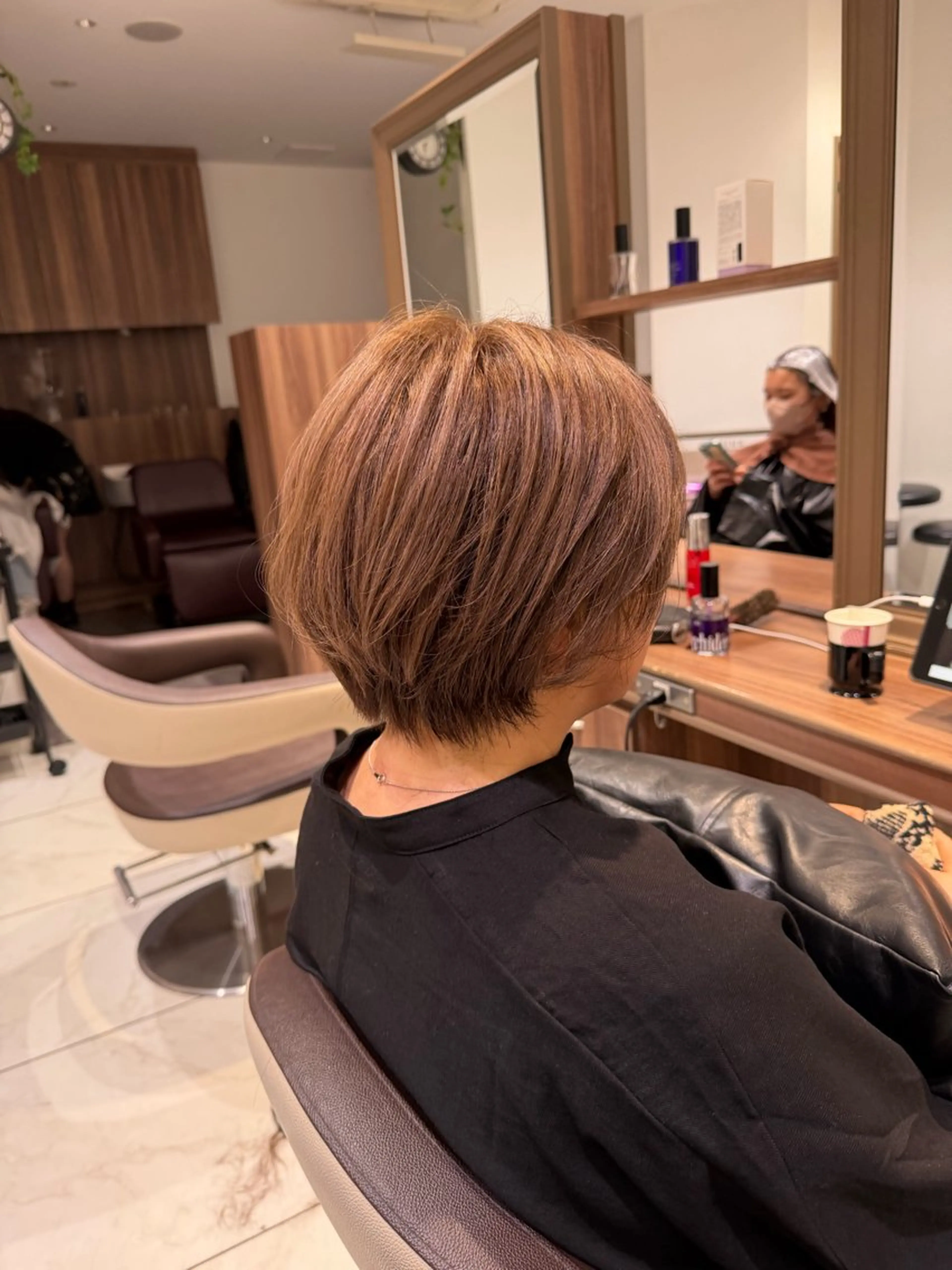 ショート カラー バレイヤージュ ハイライトカラー ハイライト レイヤーカット カット ヘアカラー 🇰🇷韓国ヘア★ 副店長.쿠리타⭐︎のヘアスタイル