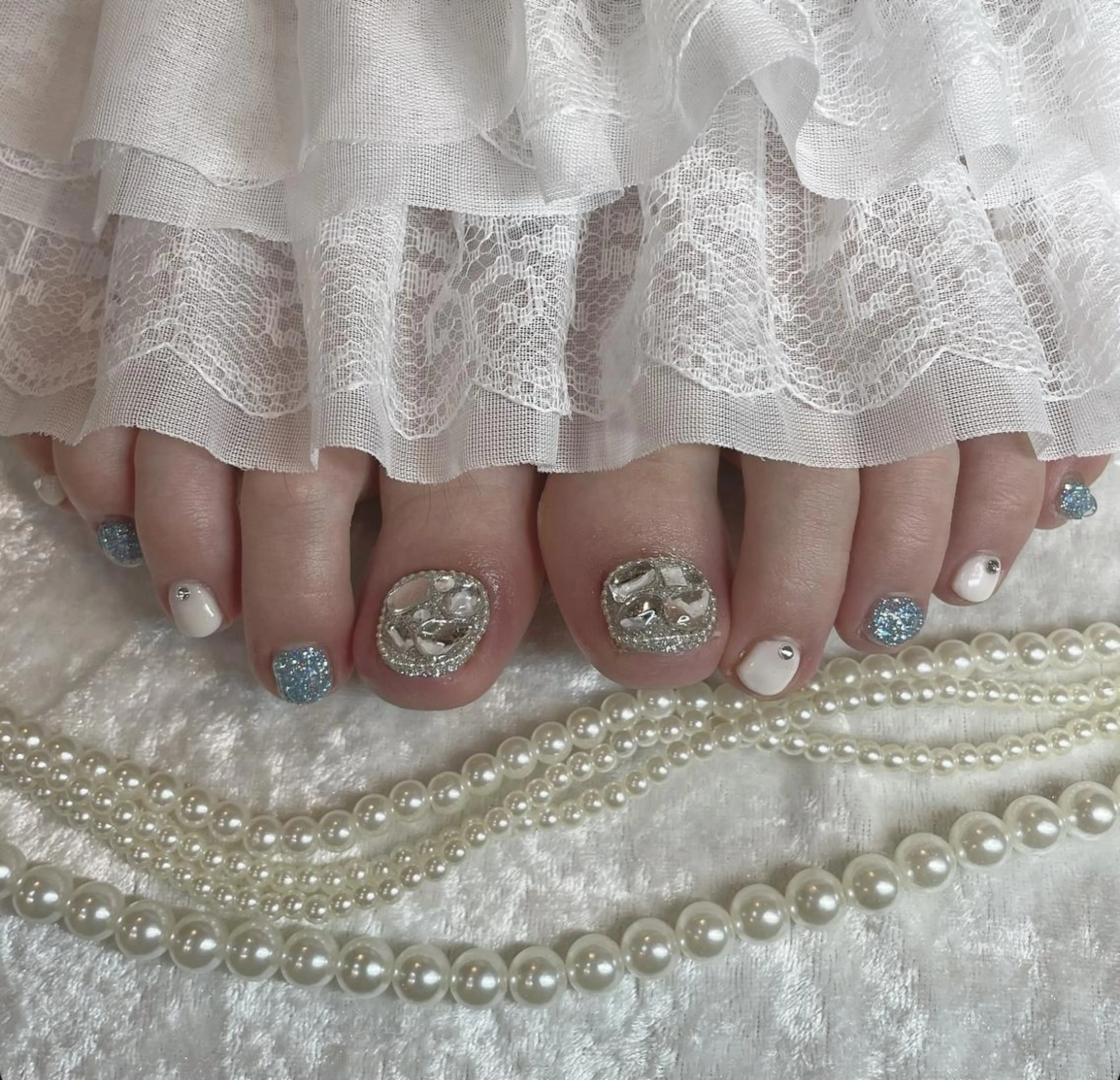 ネイル ジェルネイル キラキラネイル 韓国ネイル 持ち込み ワンカラーネイル フットネイル fiore nail 🦋のネイルデザイン