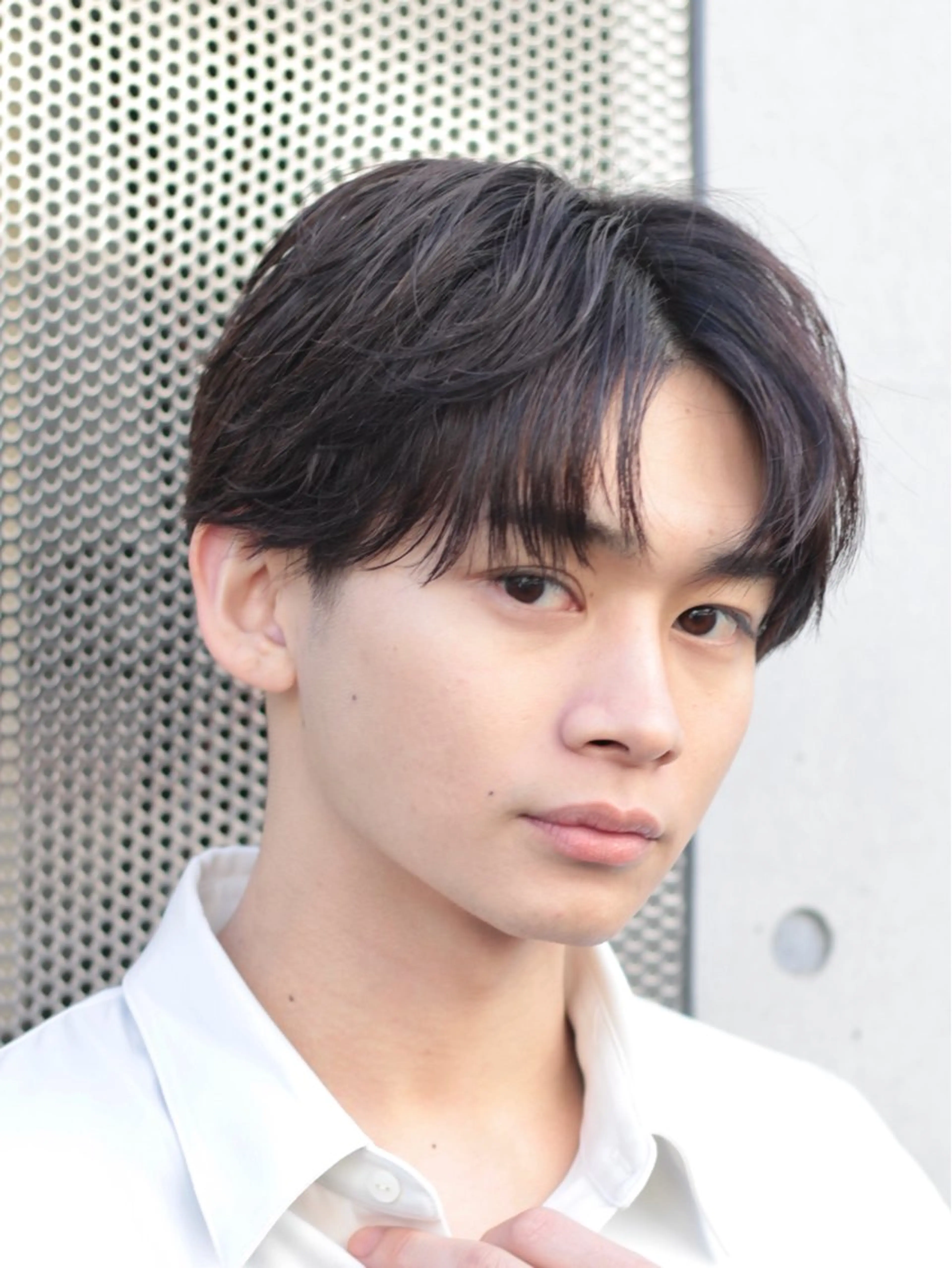 メンズ メンズブリーチ センターパート メンズパーマ 岐津公太 メンズ縮毛矯正のプロのヘアスタイル