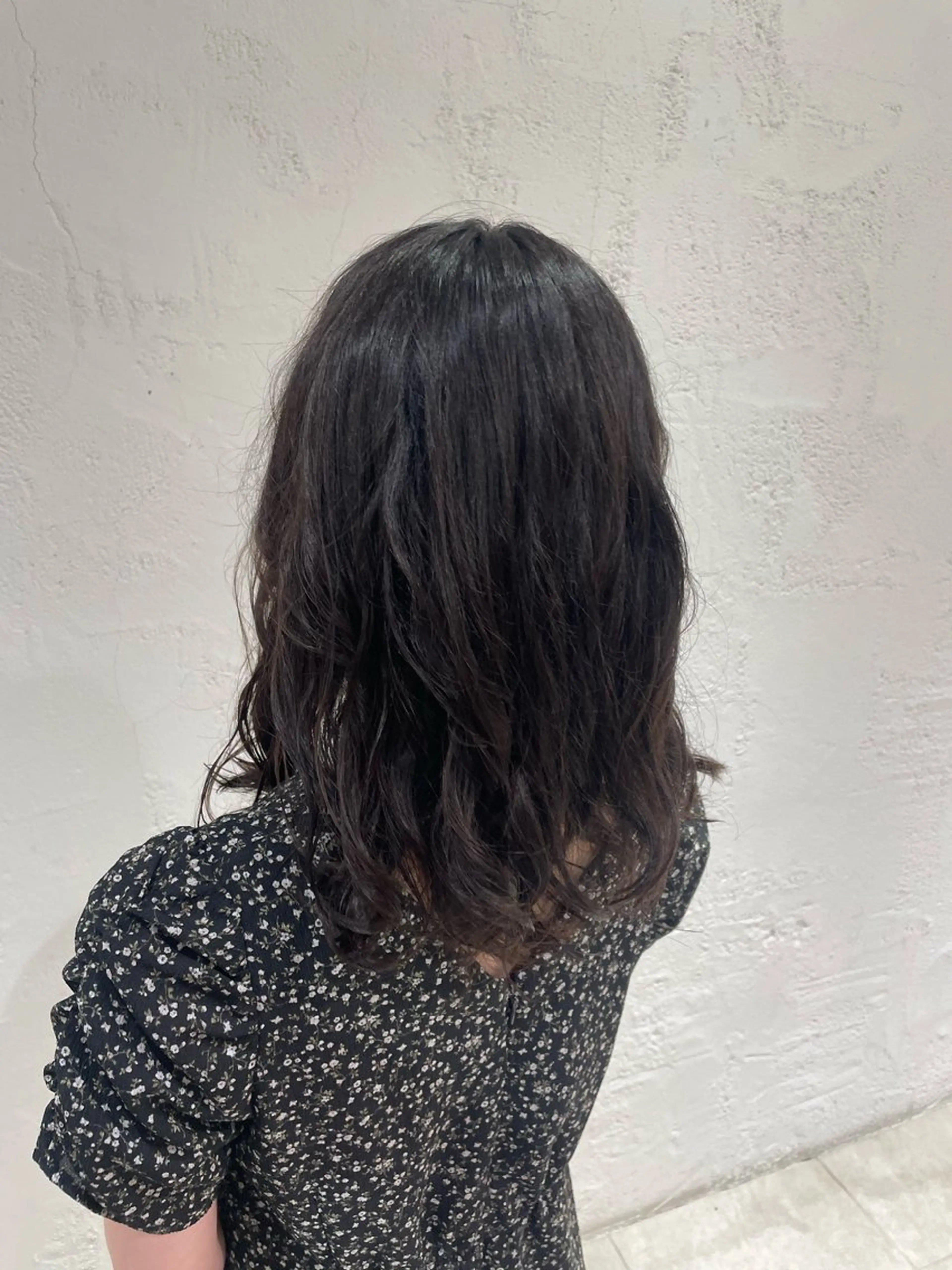 セミロング セミロングパーマ カット パーマ 暖色カラー/ ストレート/くるみのヘアスタイル