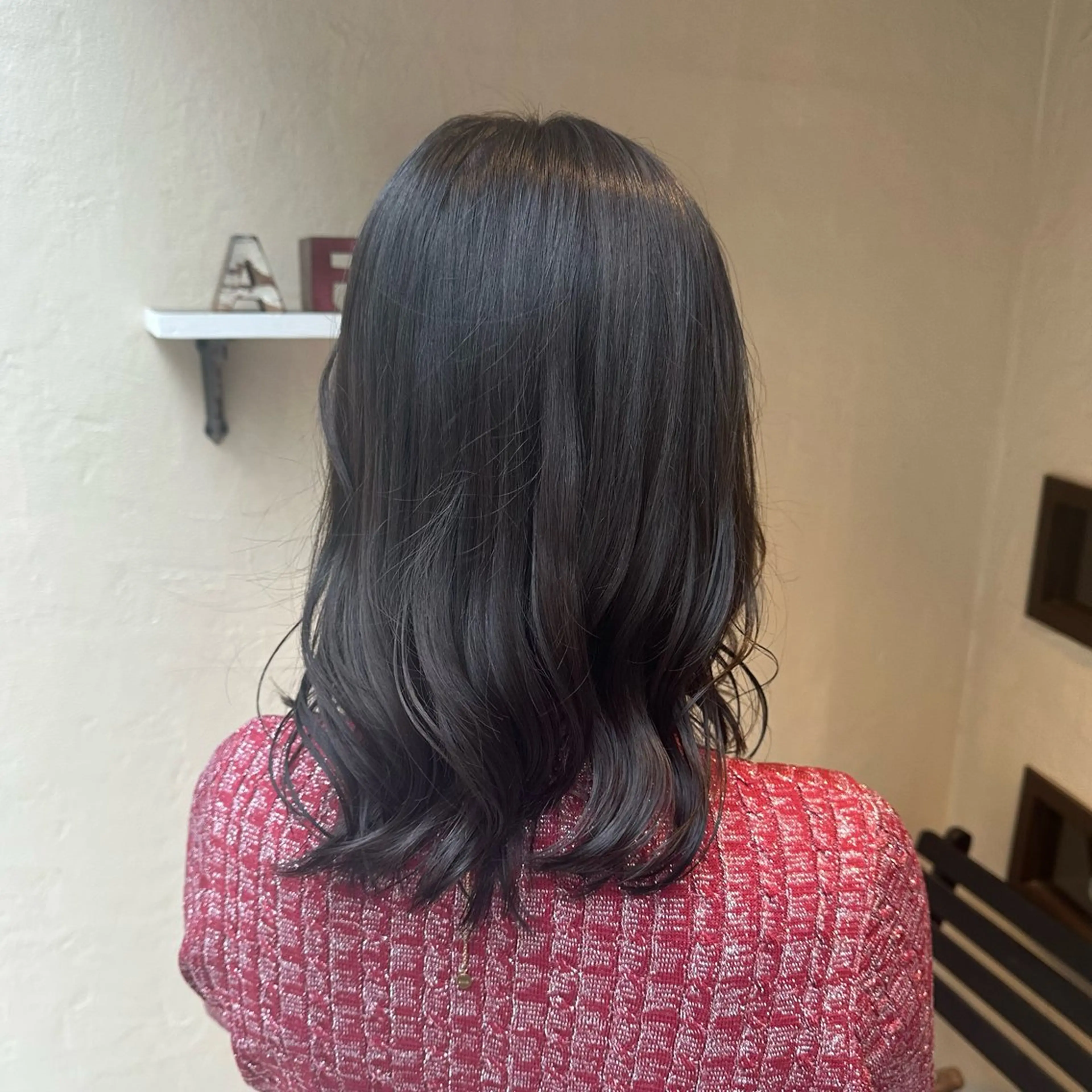 ミディアム カラー グレージュ オリーブグレージュ オリーブグレー 若林 美帆のヘアスタイル