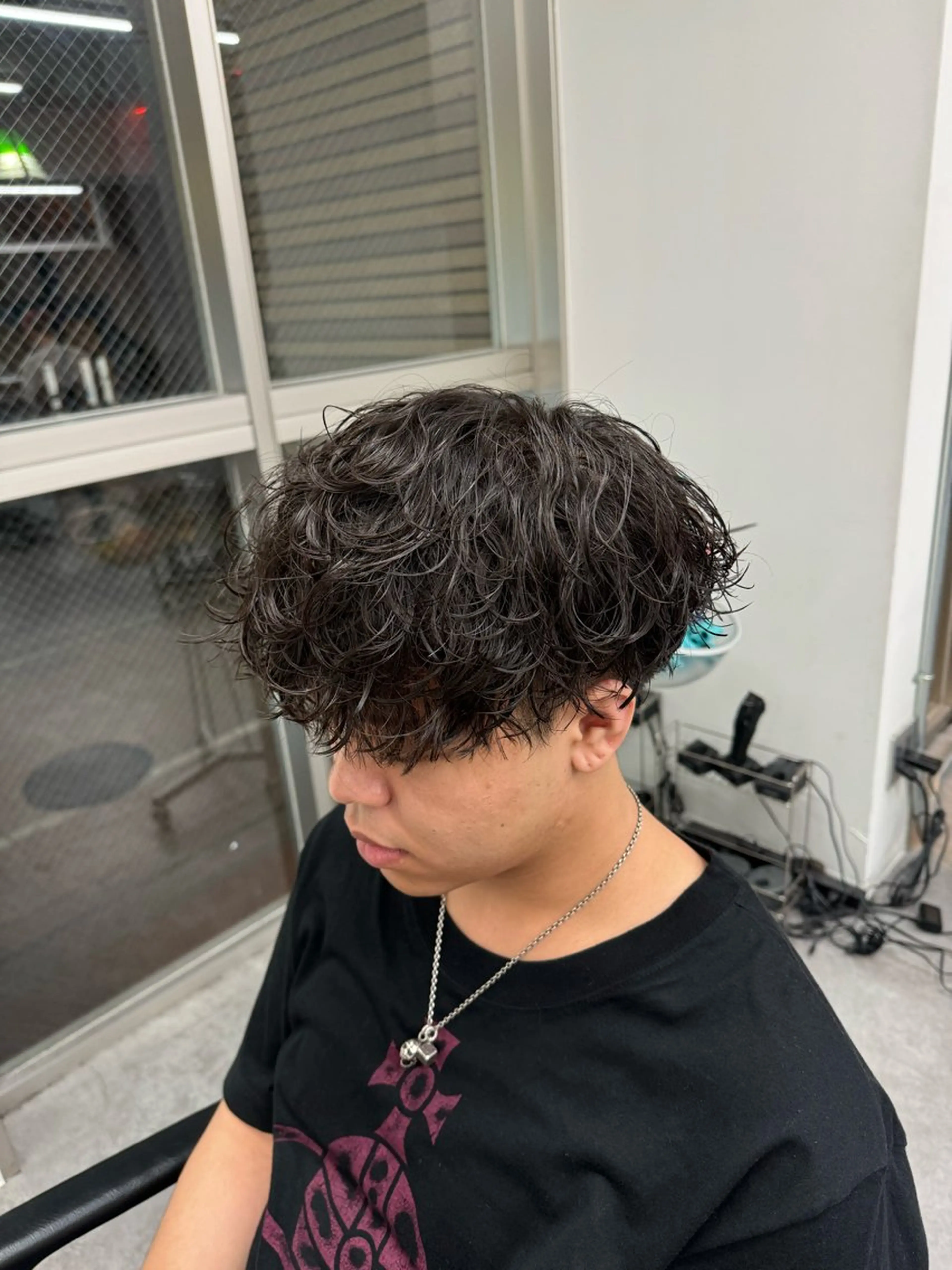 ミディアム カラー パーマ メンズ ミディアムパーマ メンズパーマ 波巻きパーマ スパイラルパーマ カット パーマ 🔥漢髪特化メンズ マネージャーYUKIのヘアスタイル