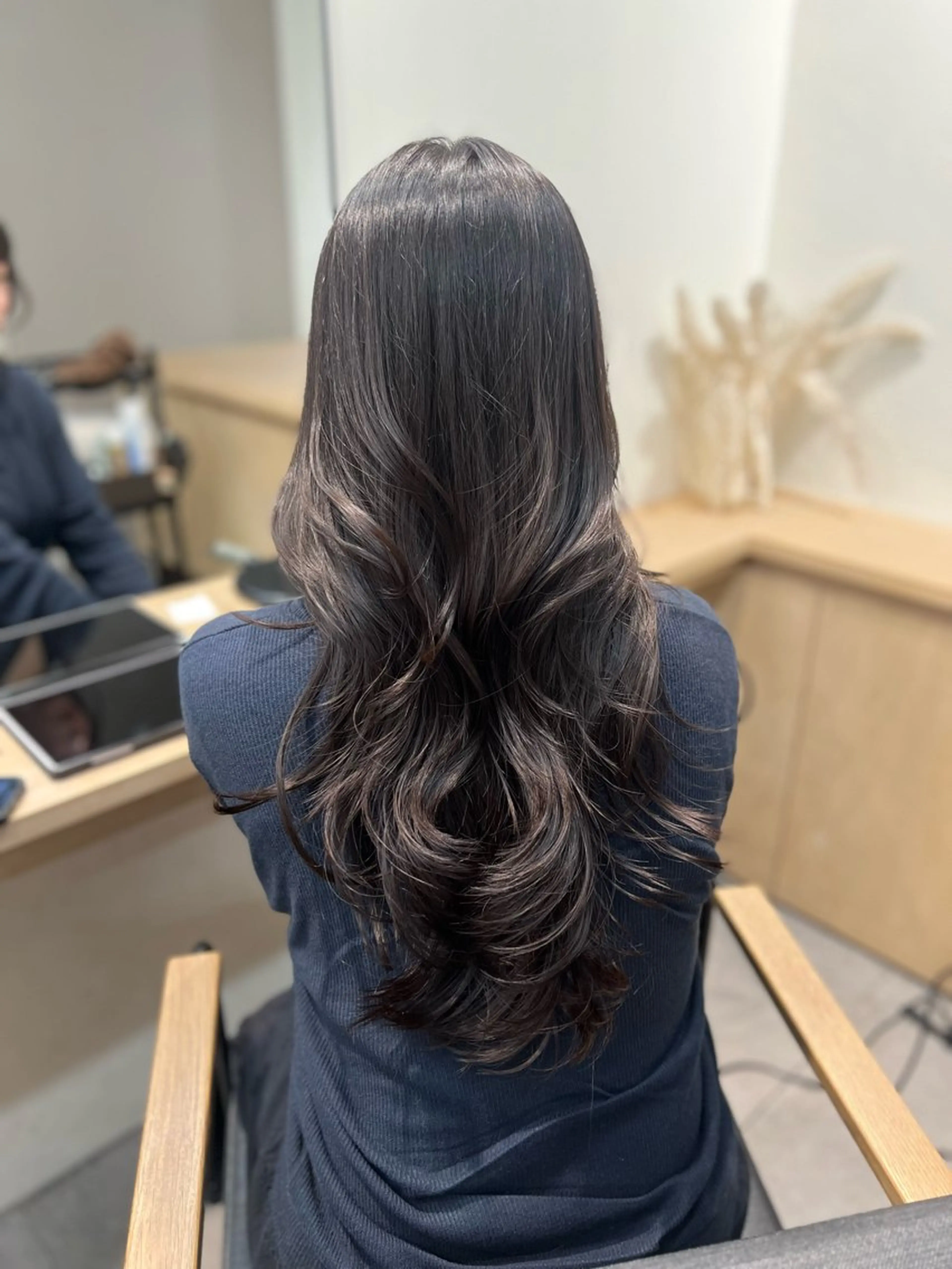 ロング 顔周りカット レイヤーカット 韓国ヘア|透明感カラ ー|アカリのヘアスタイル