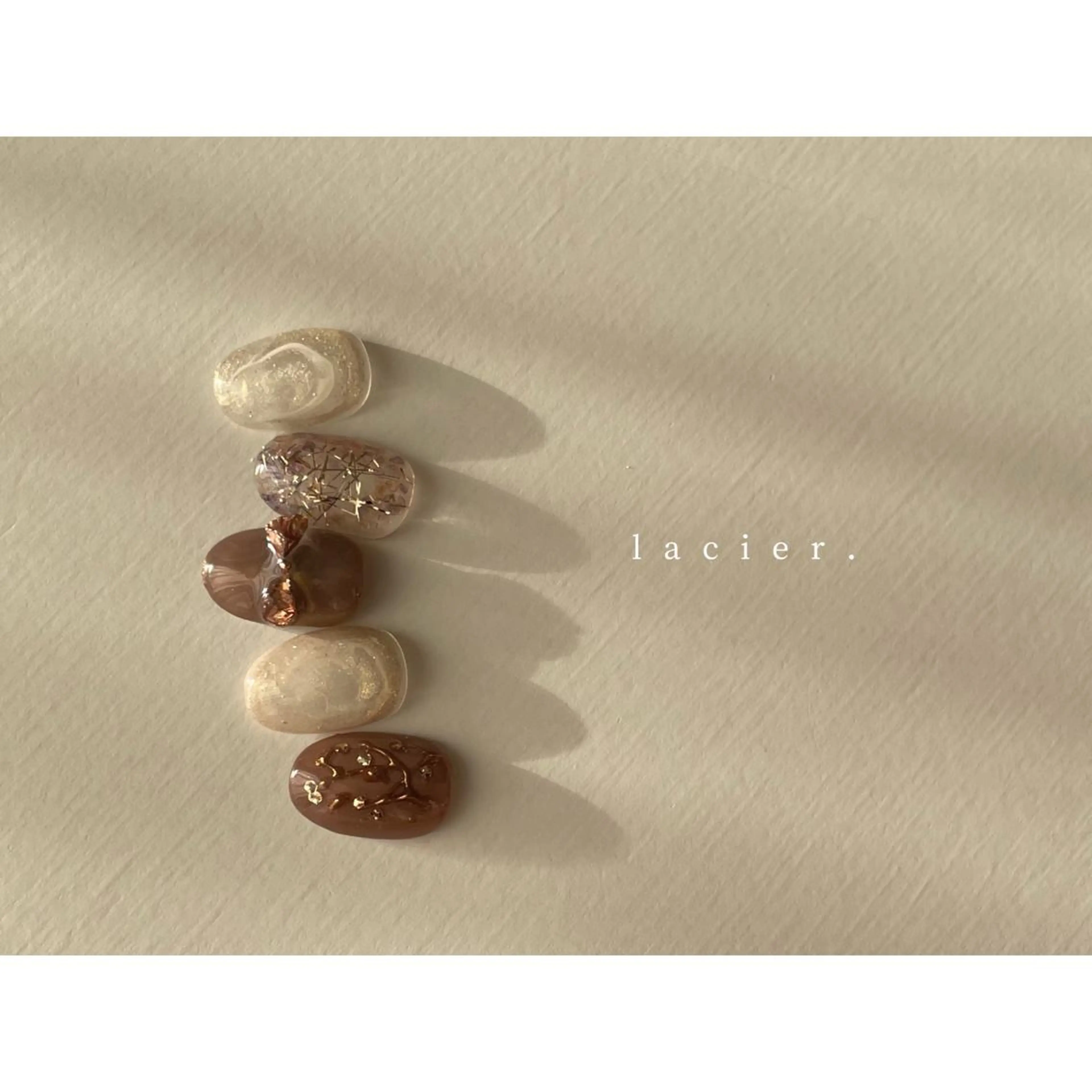 ネイル アートネイル ブラウン ミラーネイル ニュアンスネイル ワンカラーネイル lacier nailのネイルデザイン