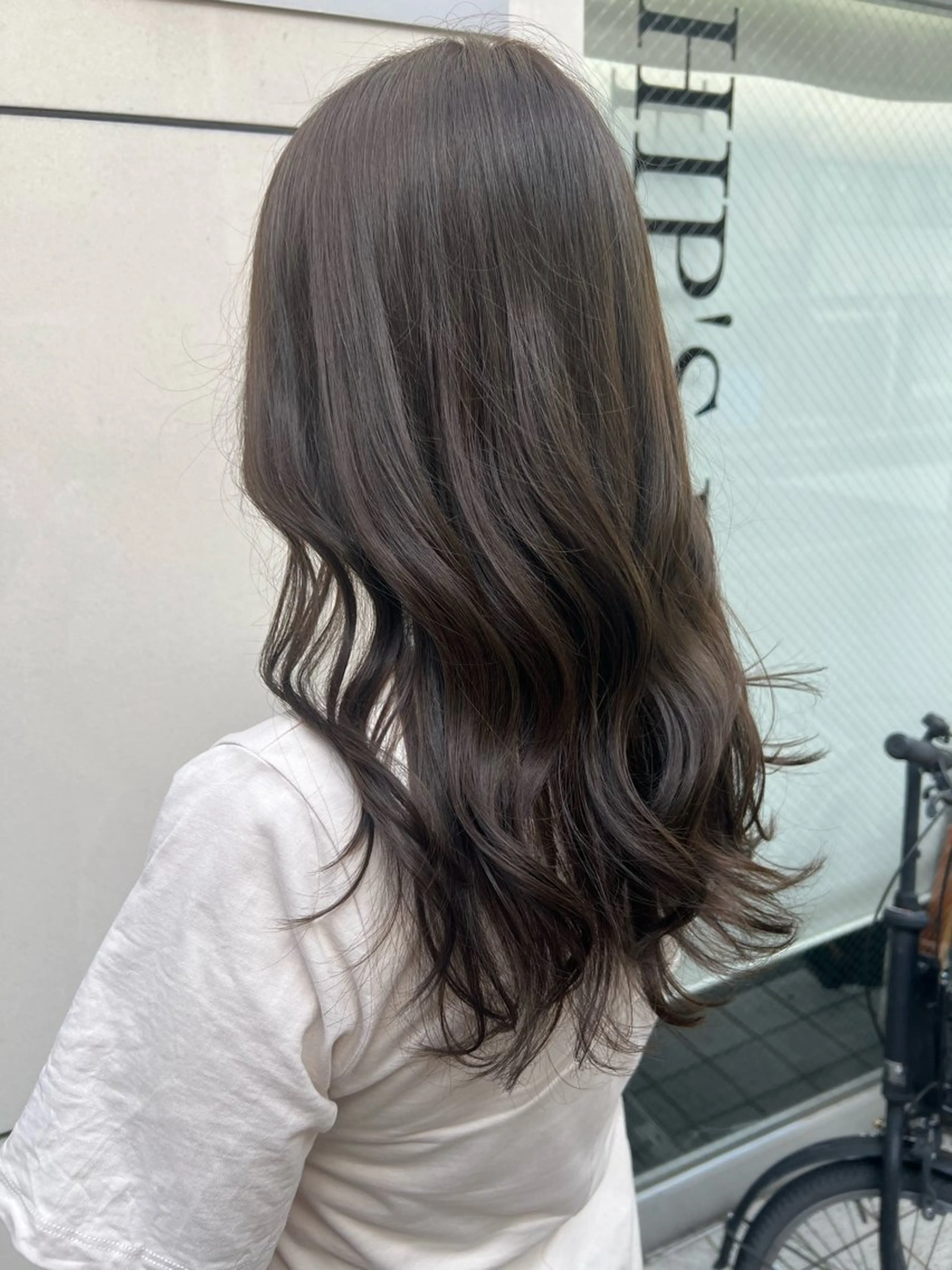 セミロング カラー 透明感カラー グレージュ オリーブグレージュ オリーブグレー カット ヘアカラー 石野 友唯のヘアスタイル