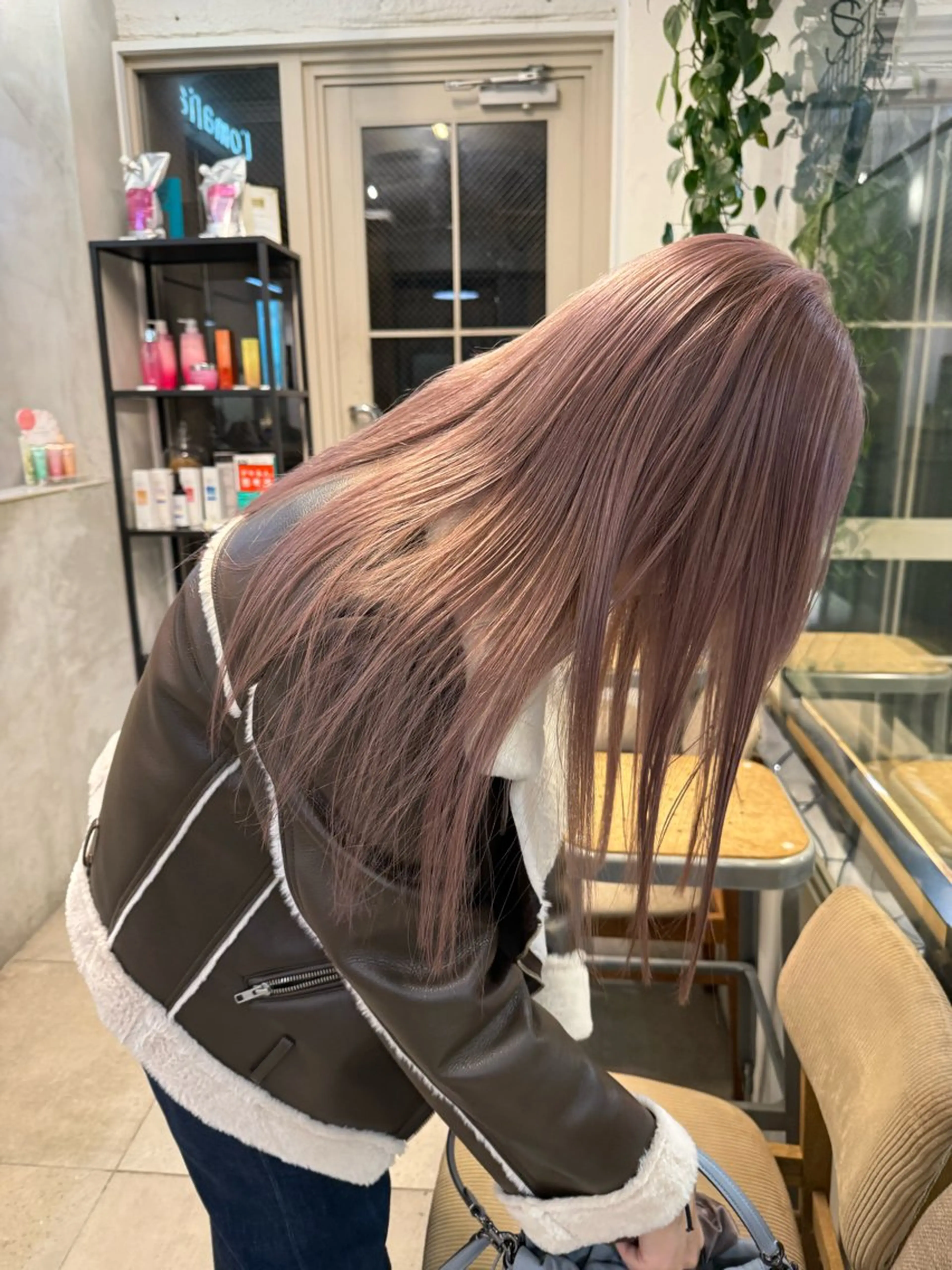 ロング カラー ミルクティー× グレージュMOMOのヘアスタイル