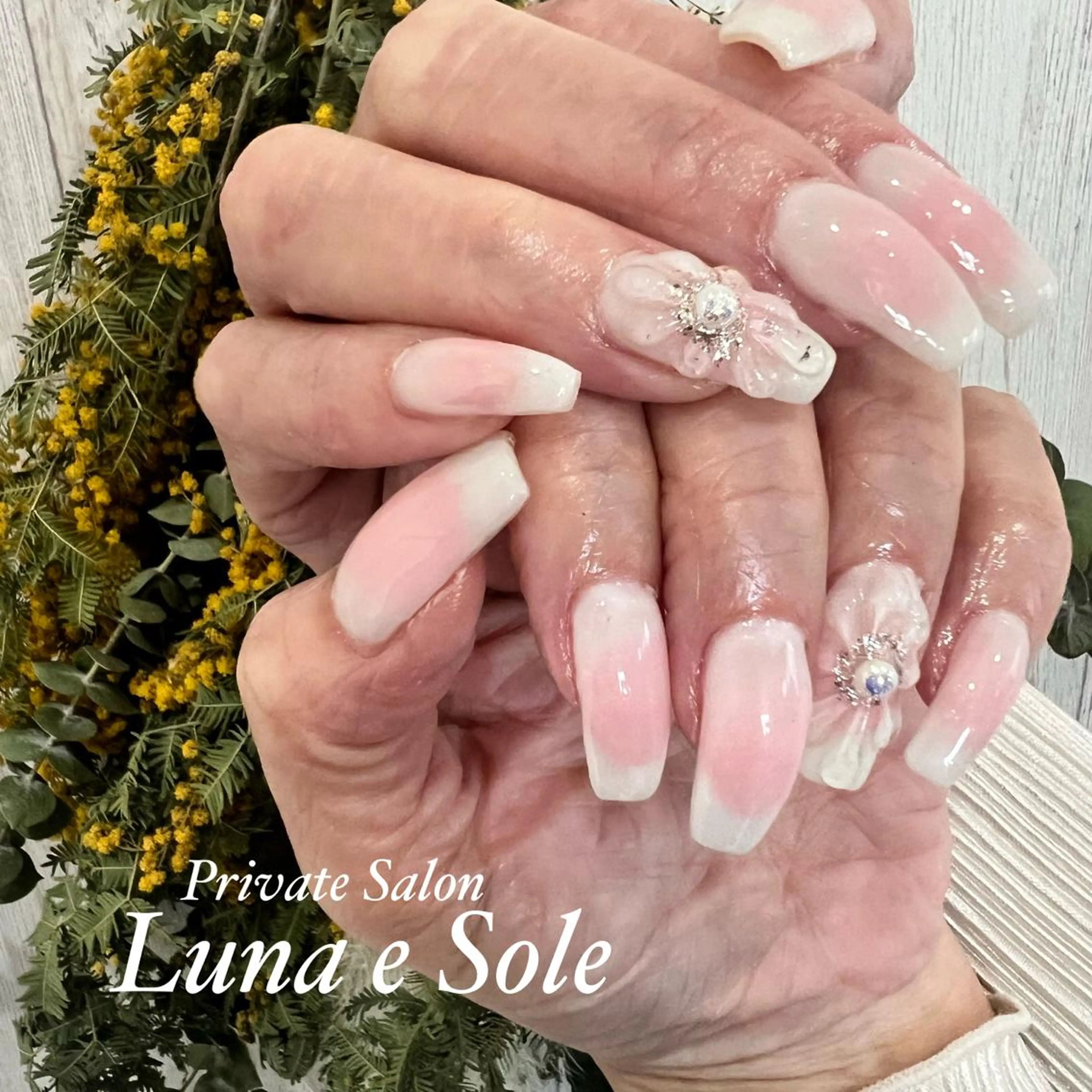 ロング ネイル チークネイル フラワーネイル ぷっくりネイル Luna e  Soleのネイルデザイン