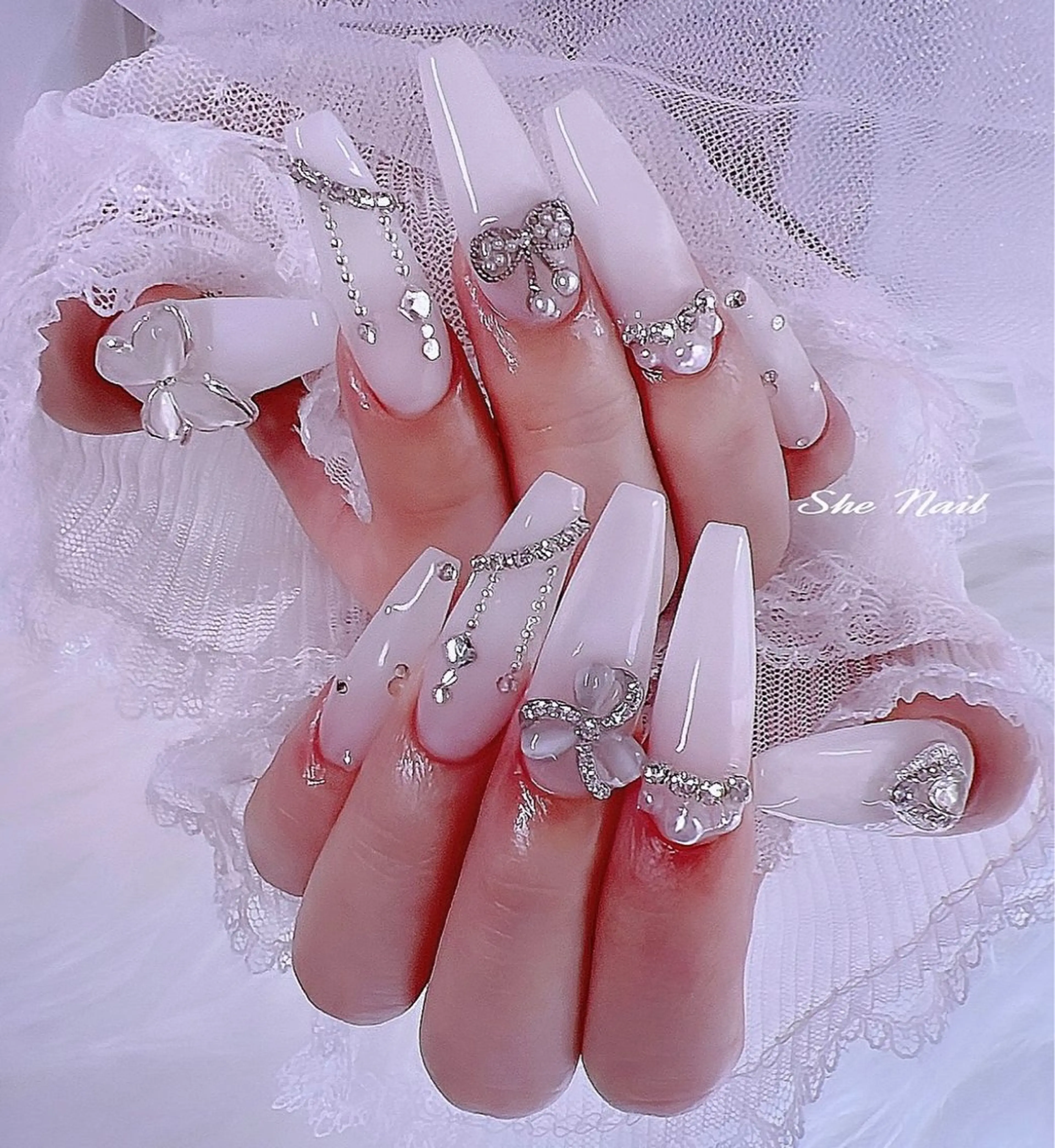 ネイル チークネイル 長さ出し フレンチネイル ガラスフレンチ キラキラネイル She   Nail所属・ISA_ BELLAのネイルデザイン