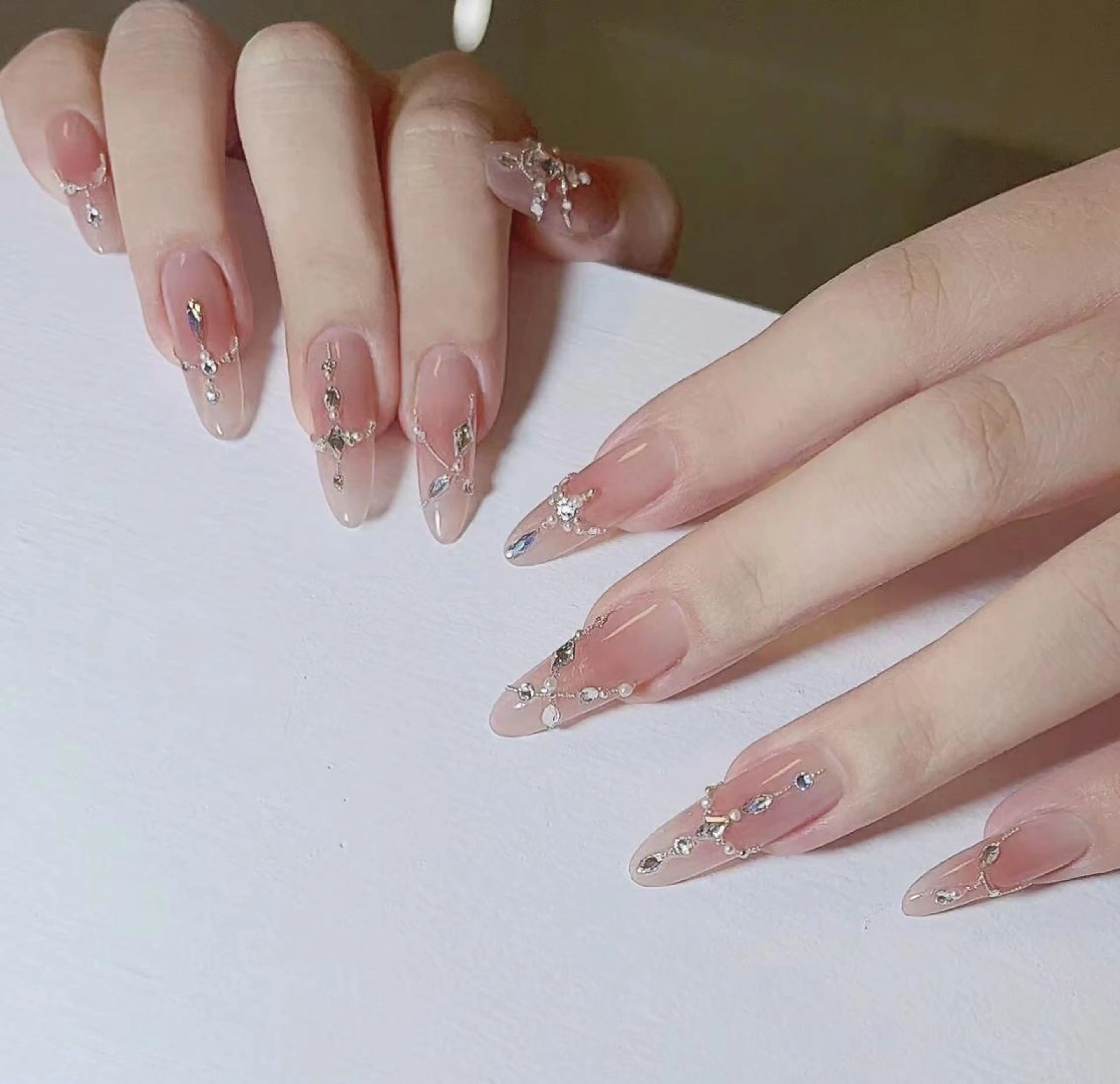 ネイル アートネイル 長さ出し ネイルチップ Queens PUPUのネイルデザイン