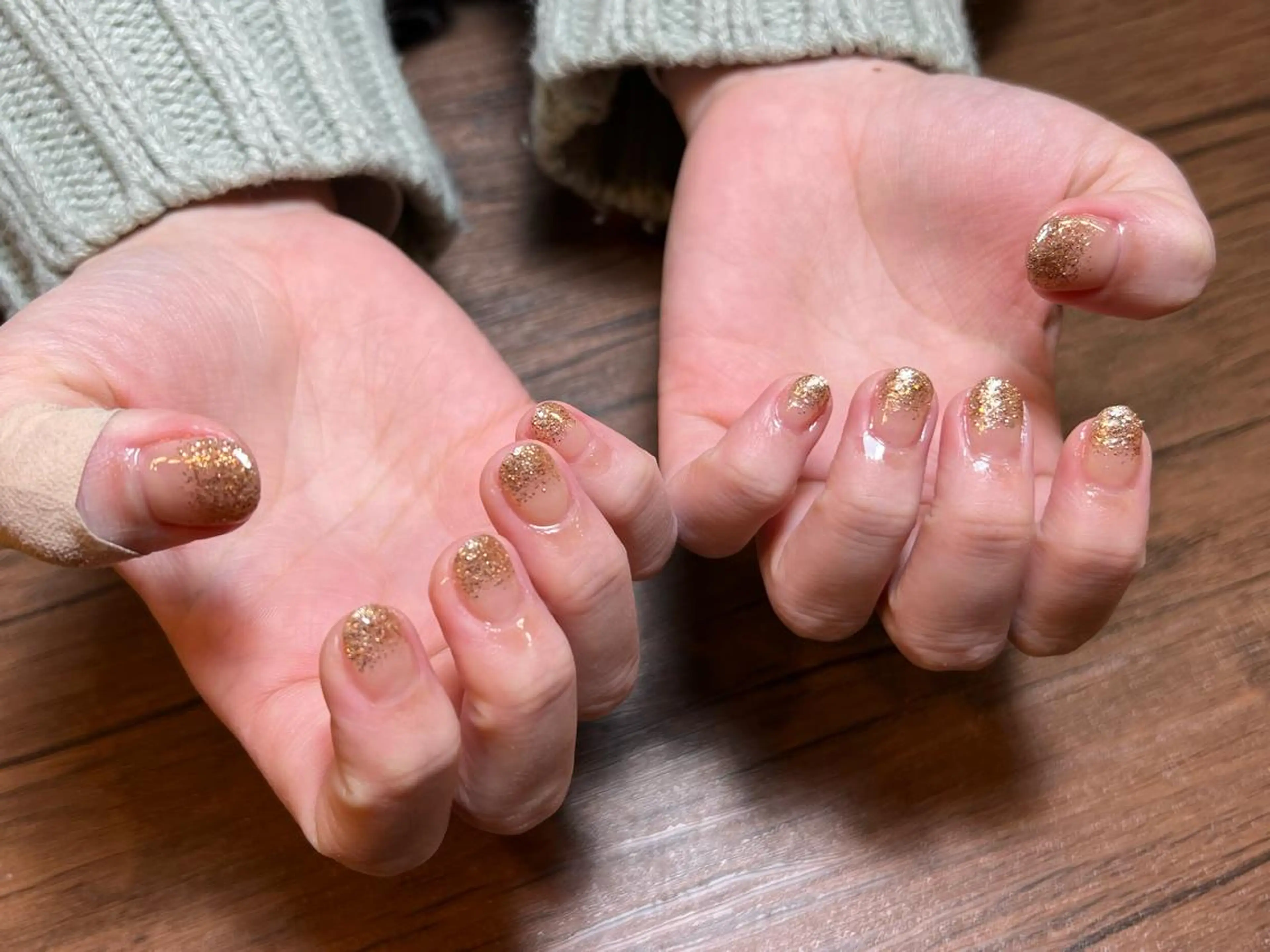 ネイル ゴールド ラメ(グリッター) ラメグラデーション ハンドネイル HENRIETTA NAILSALONのネイルデザイン