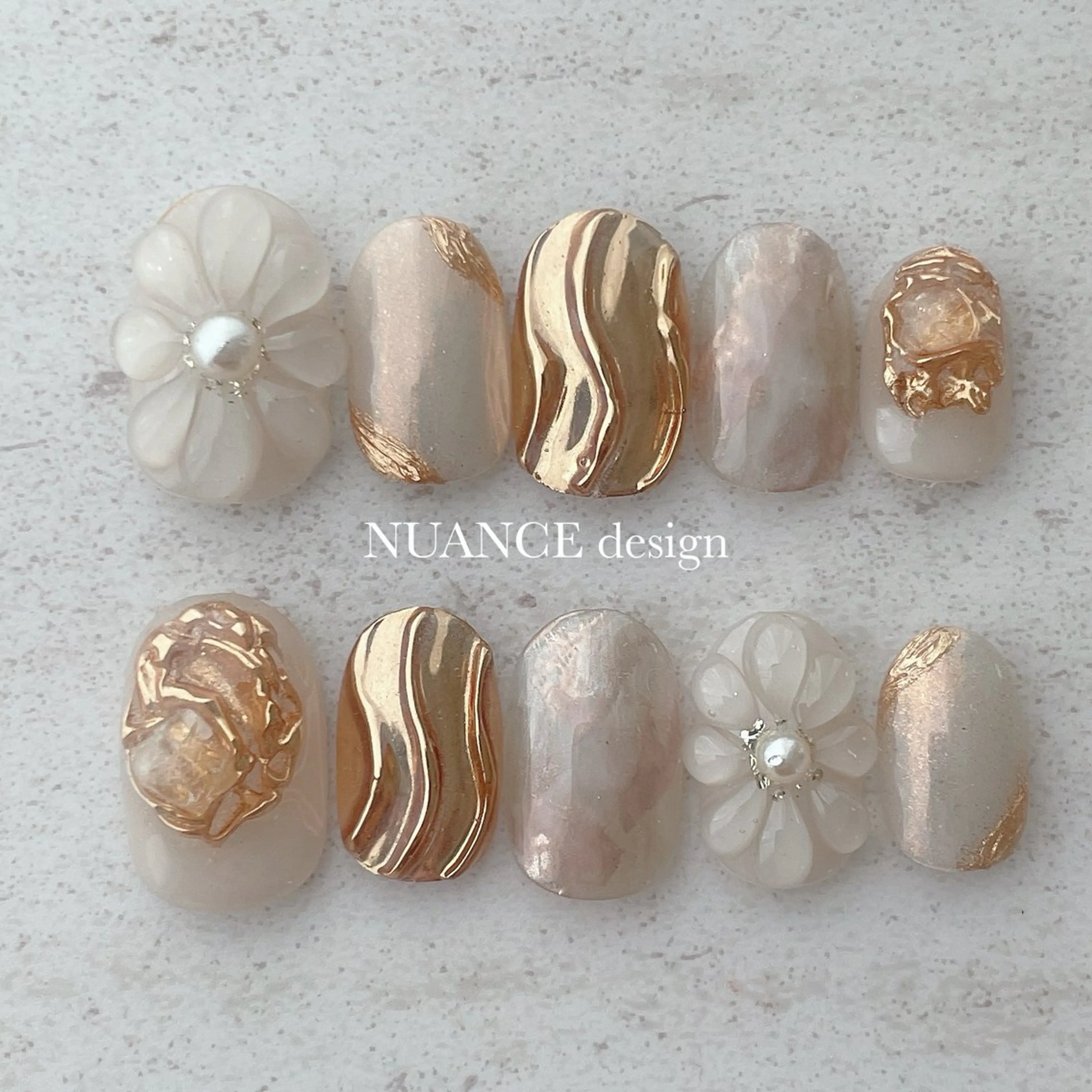 ネイル フラワーネイル ゴールド ミラーネイル ニュアンスネイル ぷっくりネイル ハンドネイル amulet TOMOMIのネイルデザイン