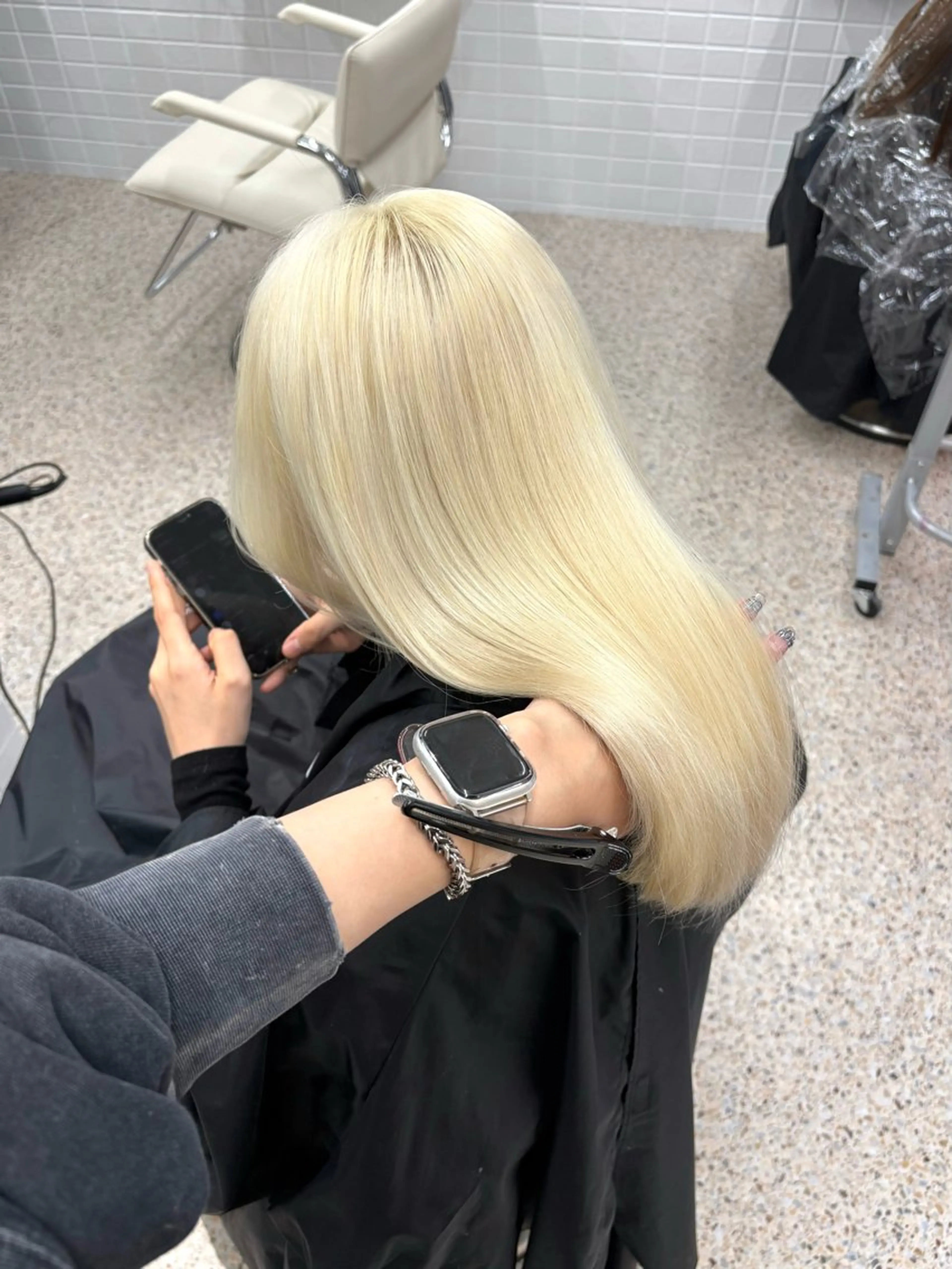 セミロング カラー ヘアカラー トリートメント PELEハイトーン shinobuのヘアスタイル