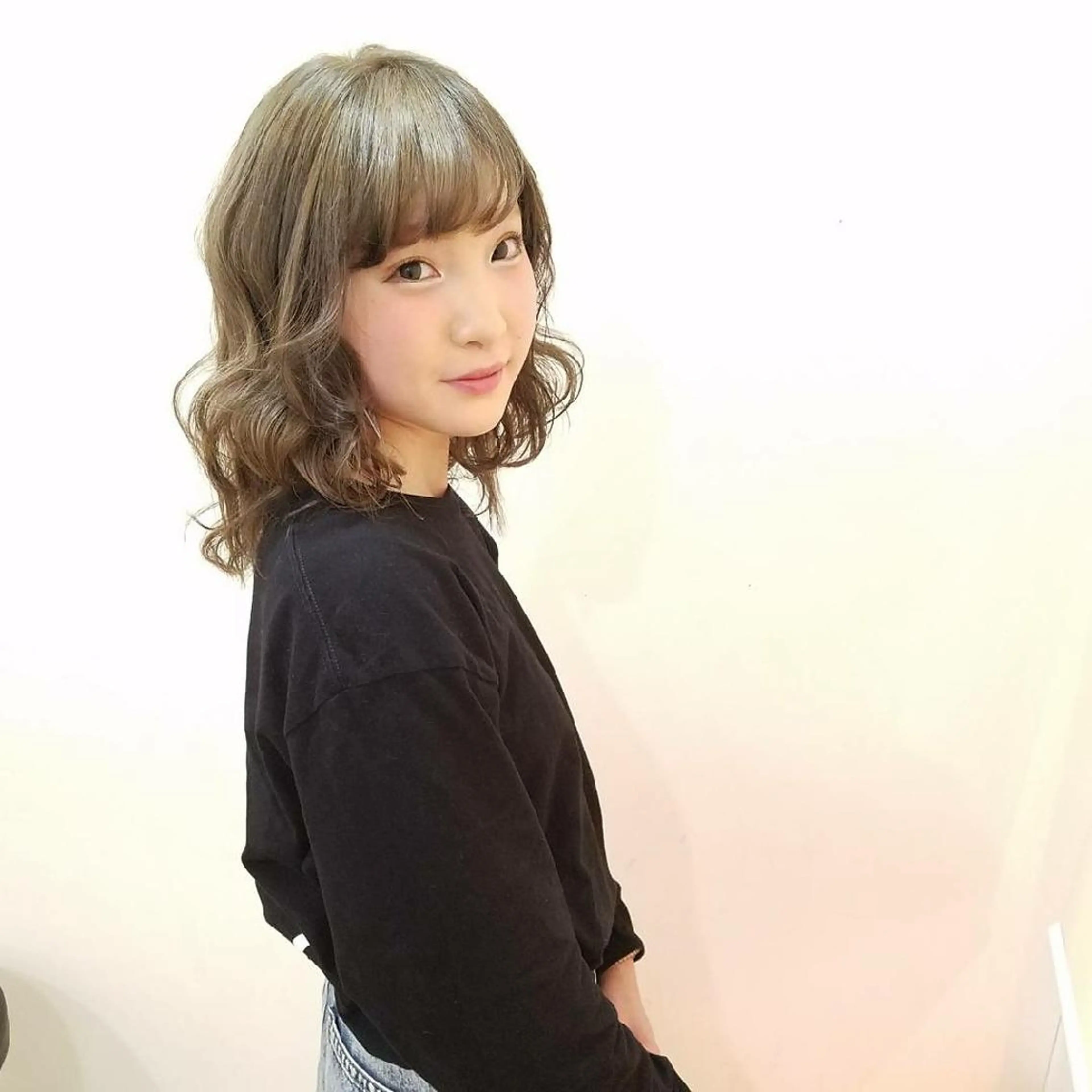 ミディアム カラー グレージュ カット 美谷添（ミヤゾエ） まどか大人ヘアサロンのヘアスタイル