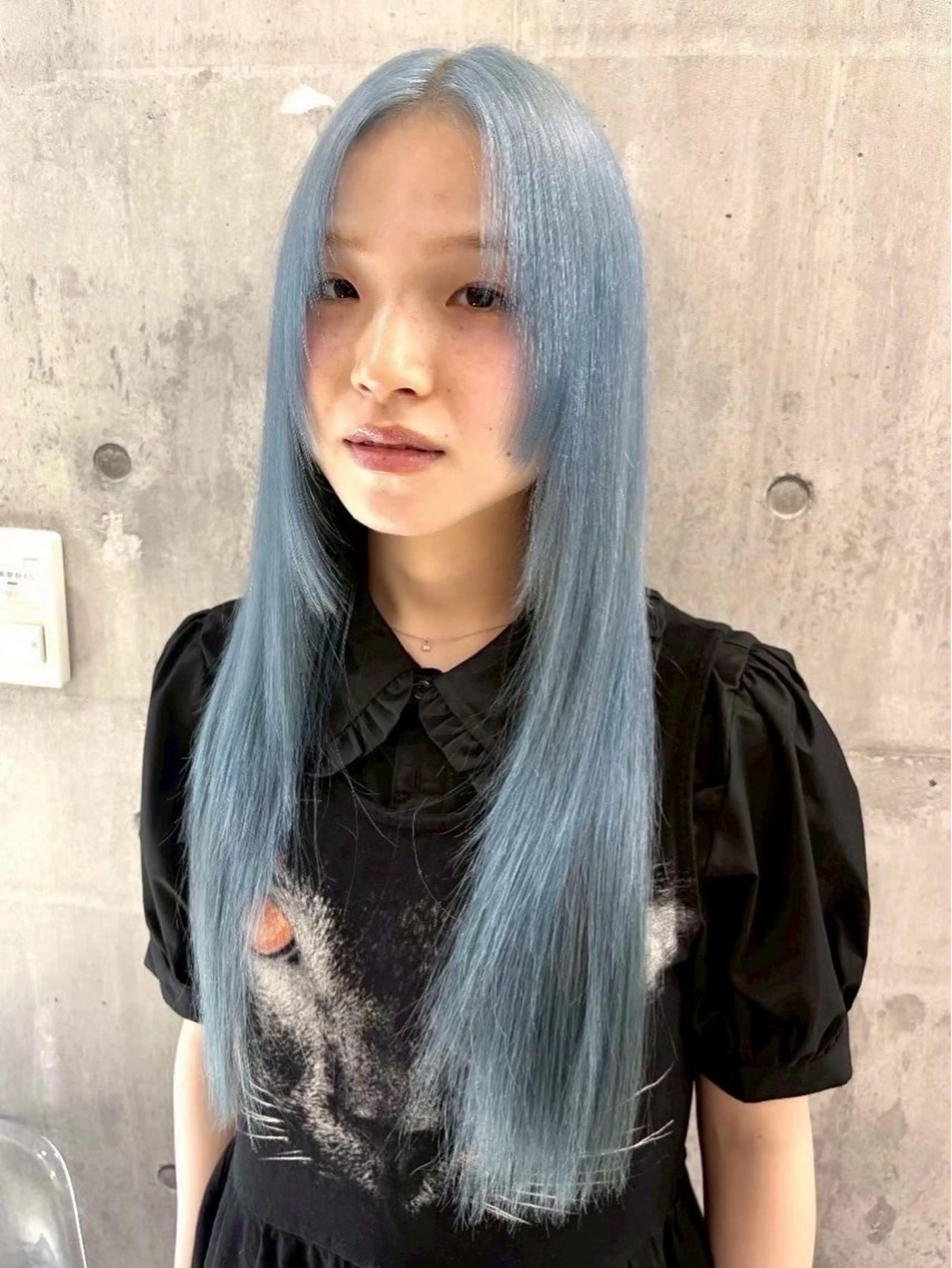 カラー 巻き髪✖️ハイトーン 🖤LANA🖤のヘアスタイル