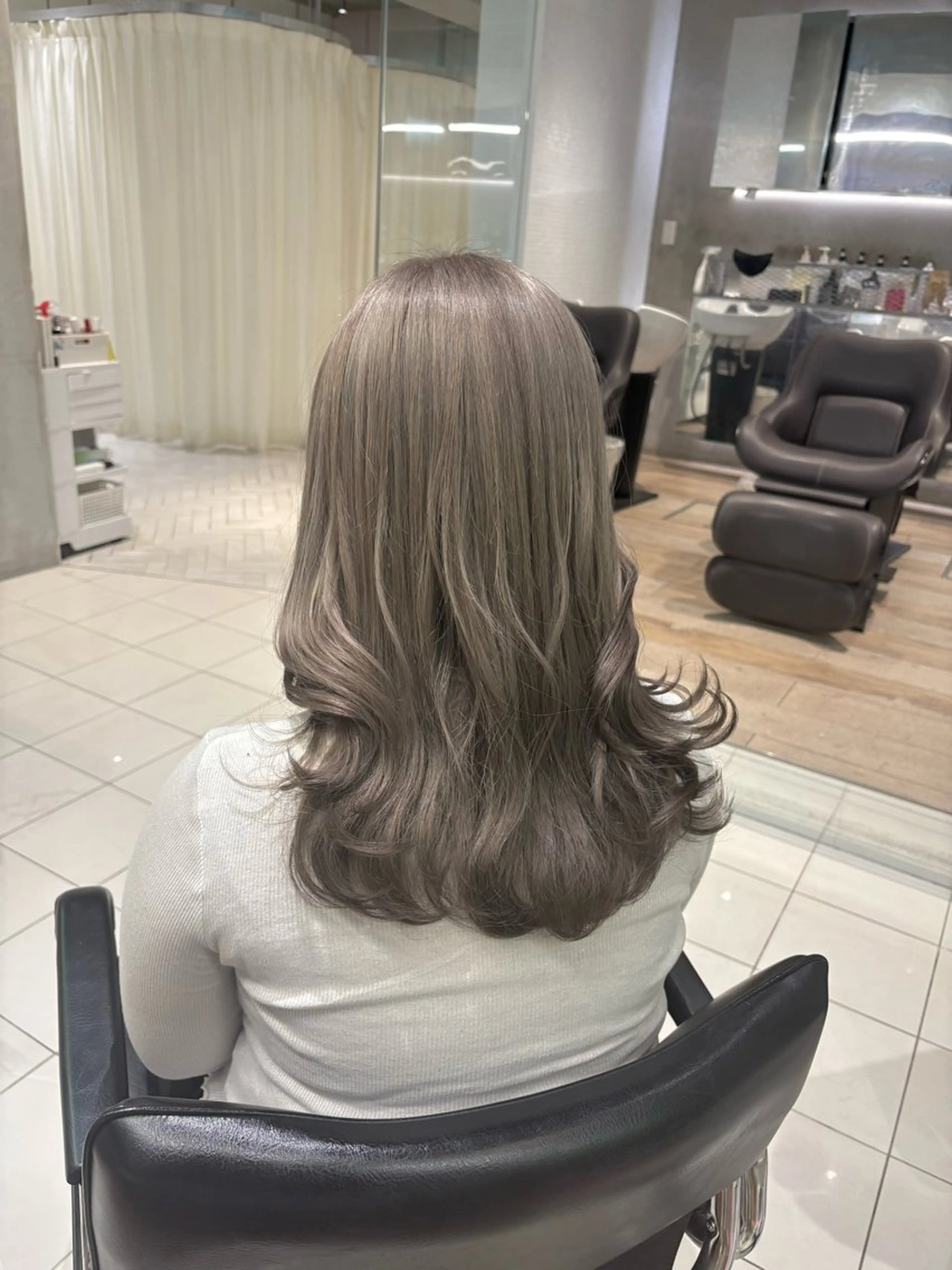 カラー ベージュカラー オリーブベージュ くすみカラー/ブリ ーチ seina★のヘアスタイル