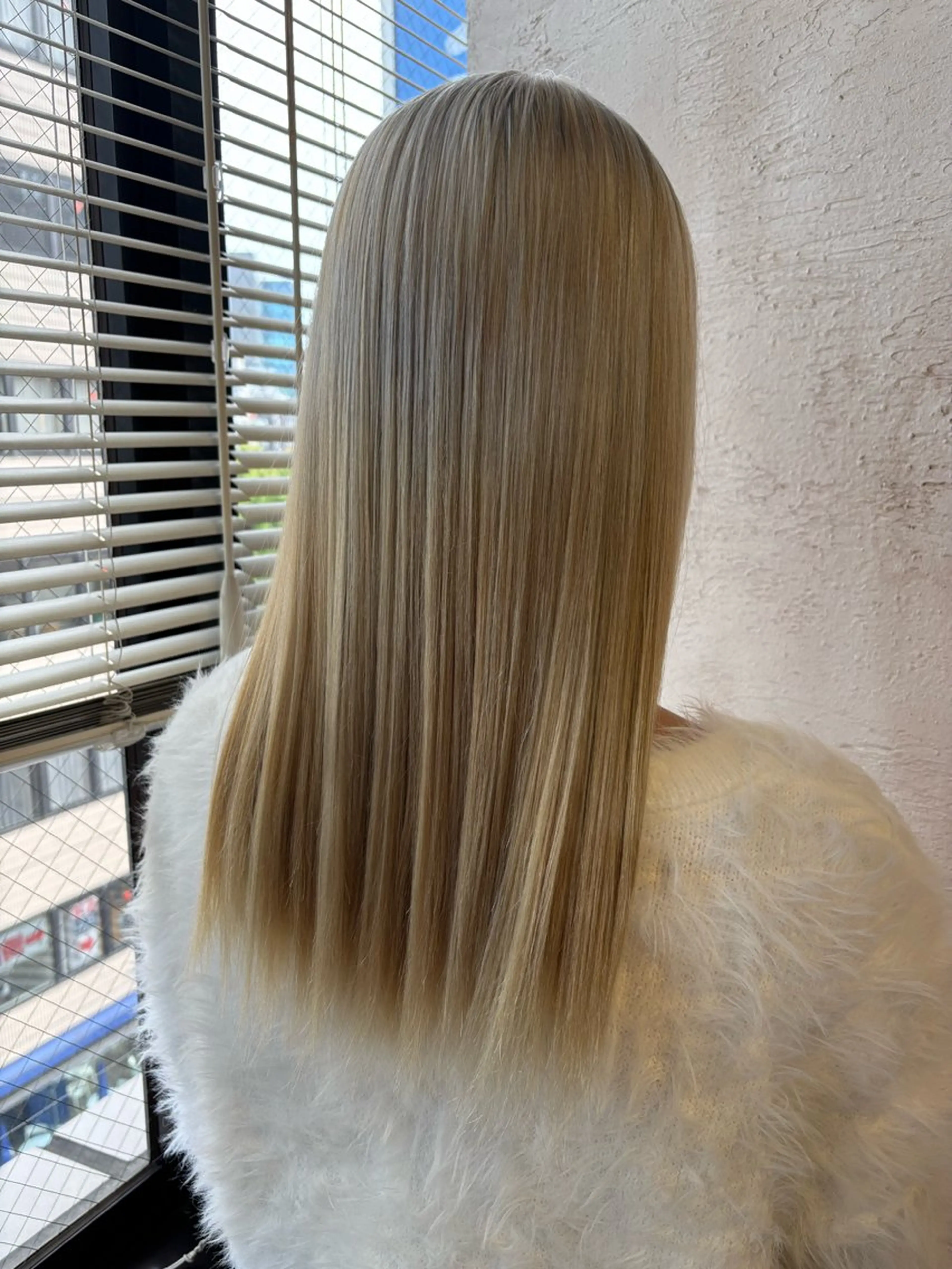 セミロング カラー ベージュカラー ブリーチ ホワイトベージュ ヘアカラー LouLou Hair【ルルヘアー】所属・emma/レイヤー/ 暖色カラーのヘアスタイル