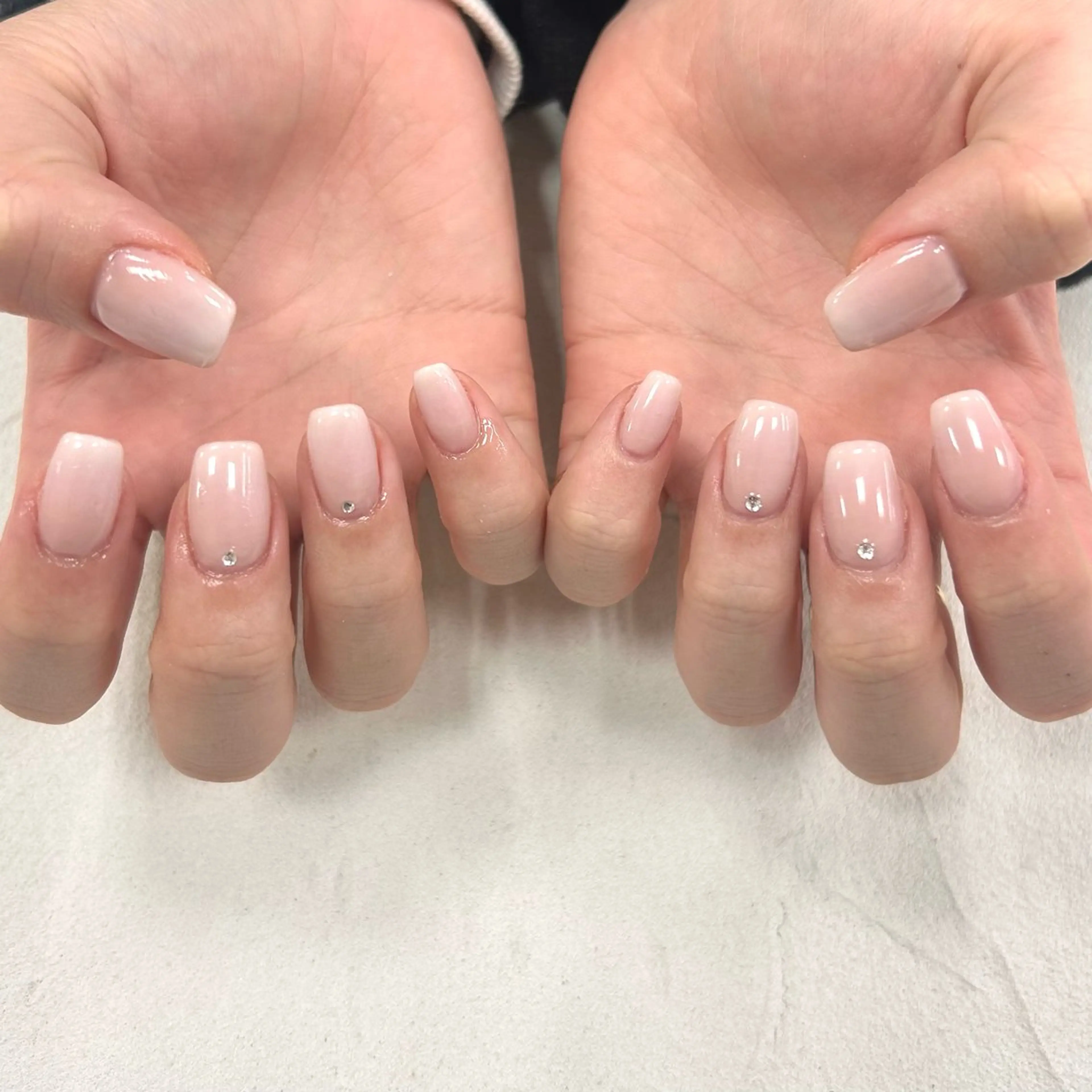 ネイル ストーンネイル ハンドネイル Bianca  🎀 Hayakawaのネイルデザイン