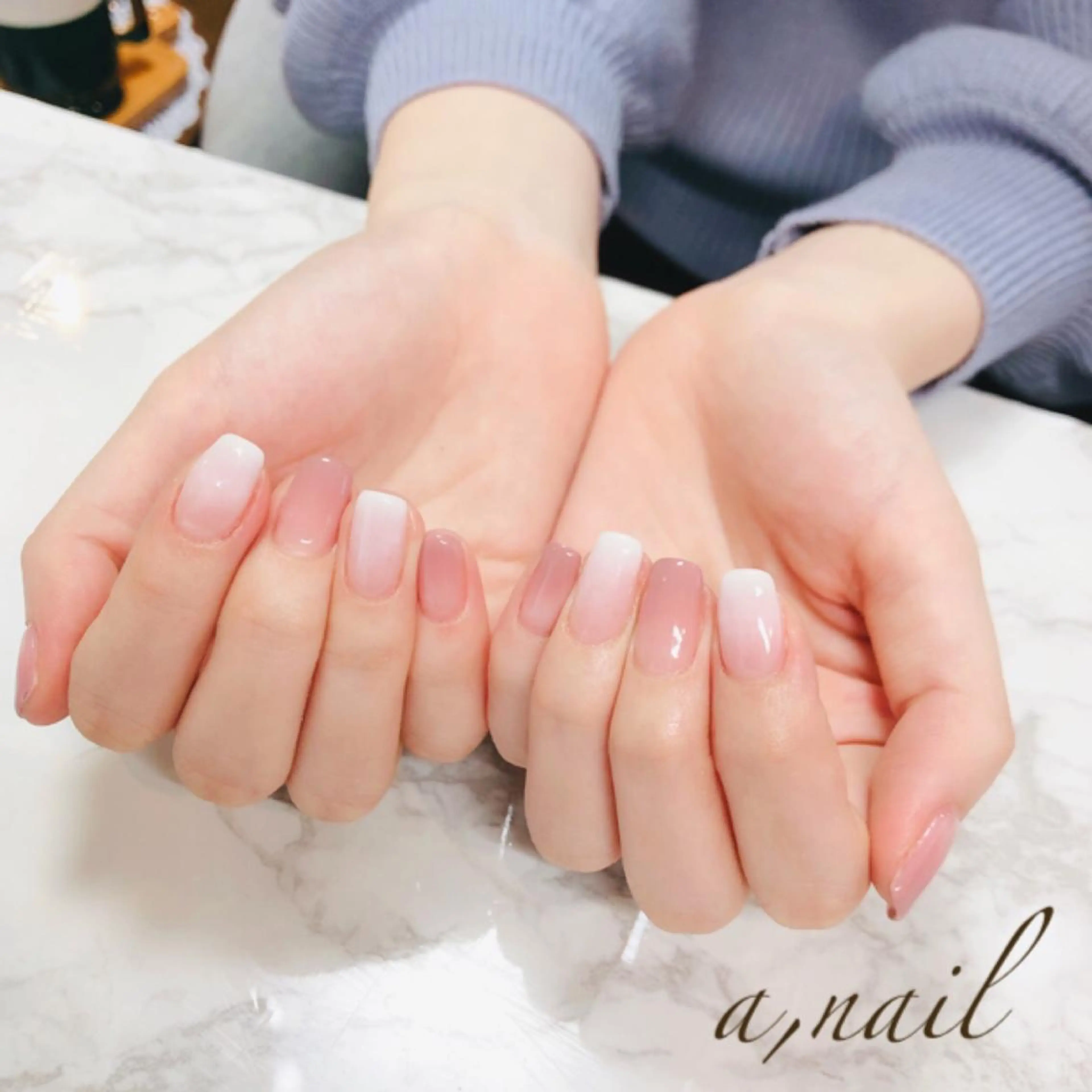 ネイル フットネイル グラデーション ラメ(グリッター) ニュアンスネイル オフィスネイル ハンドネイル ネイルサロン エーネイルのネイルデザイン