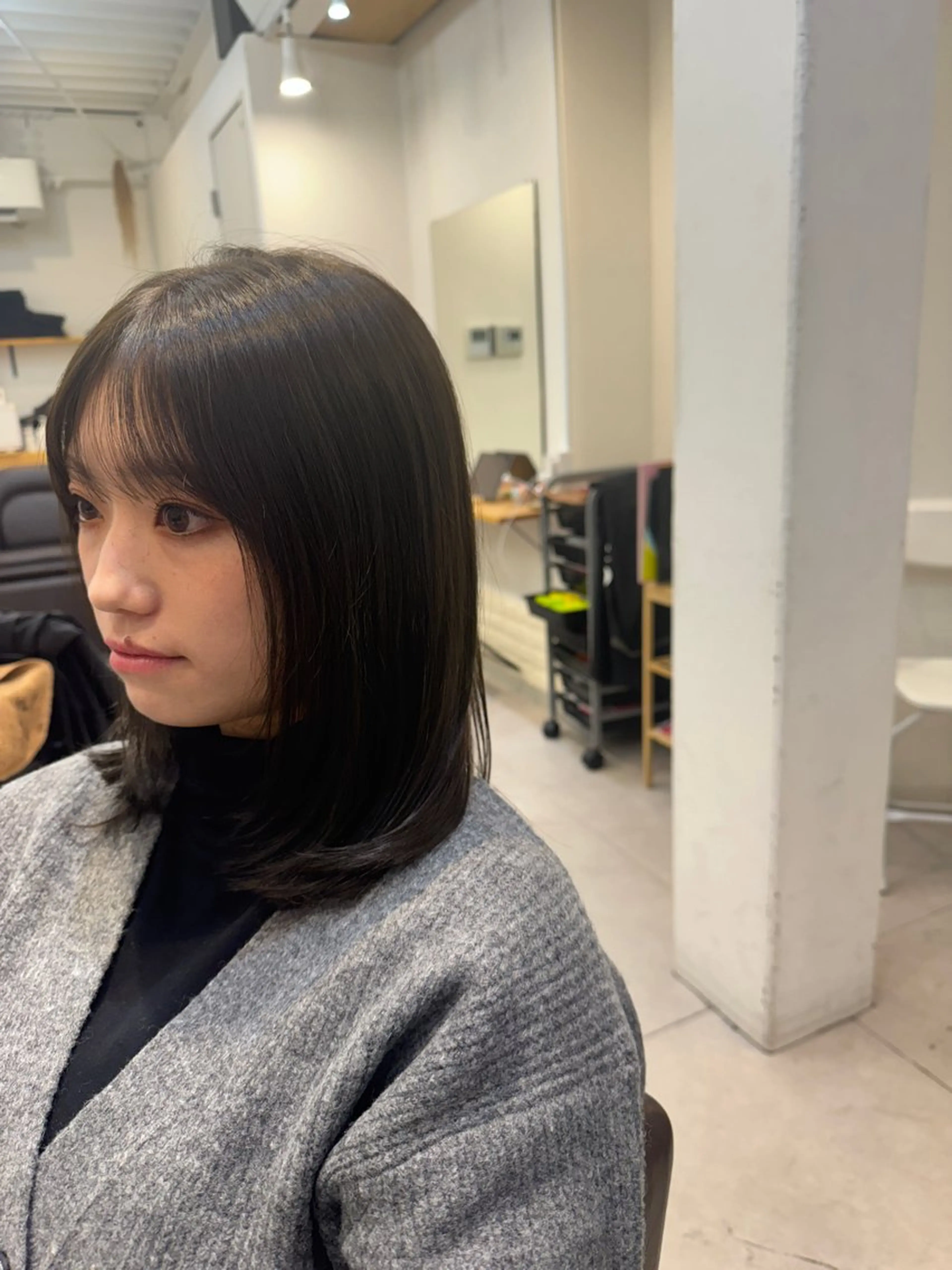 ミディアム カラー レイヤーカット ワイドバング カット ヘアカラー トリートメント 似合う髪型が 分からない方へのヘアスタイル