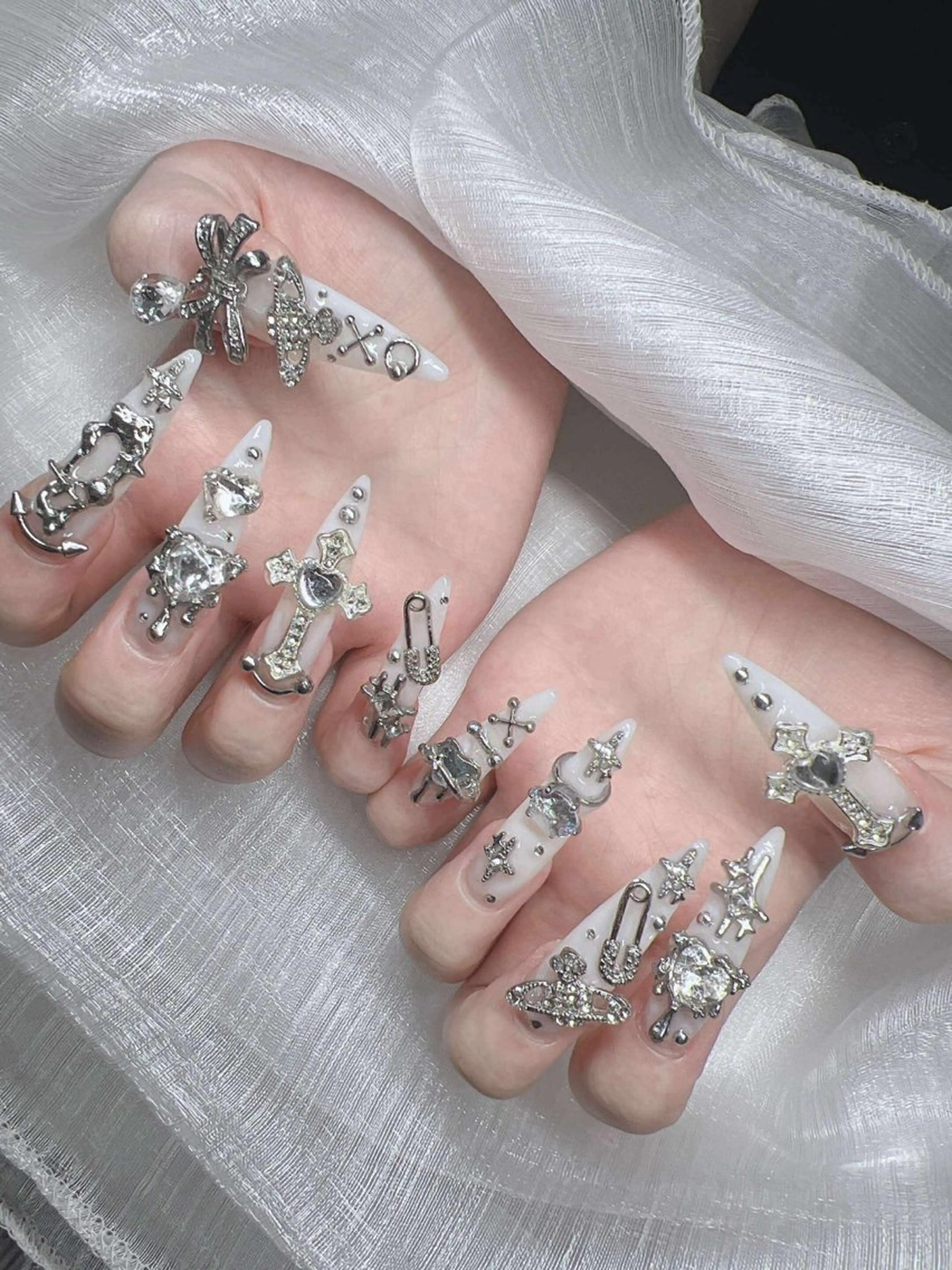 ネイル 長さ出し グラデーション キラキラネイル マグネットネイル ニュアンスネイル ハンドネイル Lee Ainのネイルデザイン