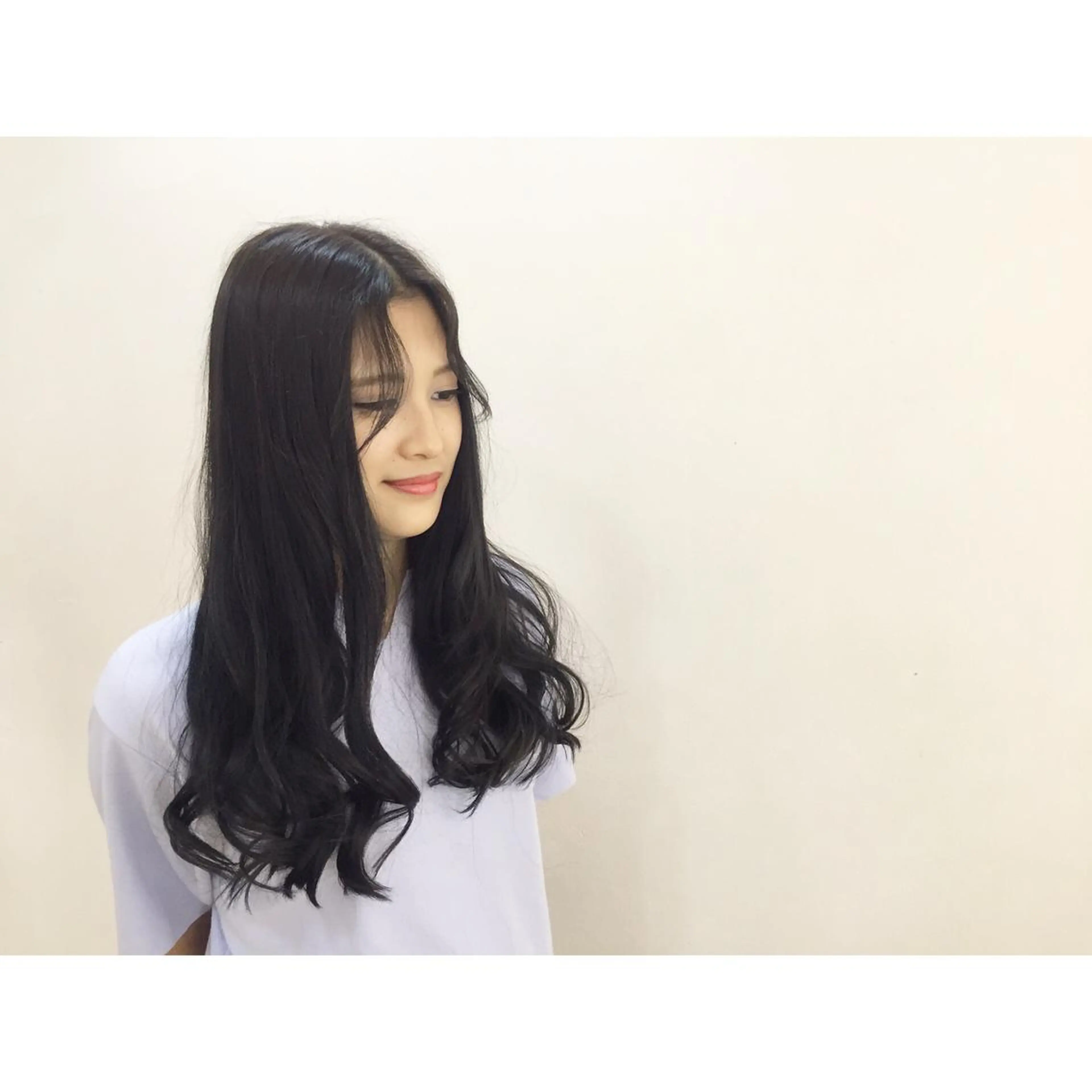 セミロング ロング カラー アッシュ ダークアッシュ シースルーバング ハイトーン/ショート 村上淳乃🐥のヘアスタイル