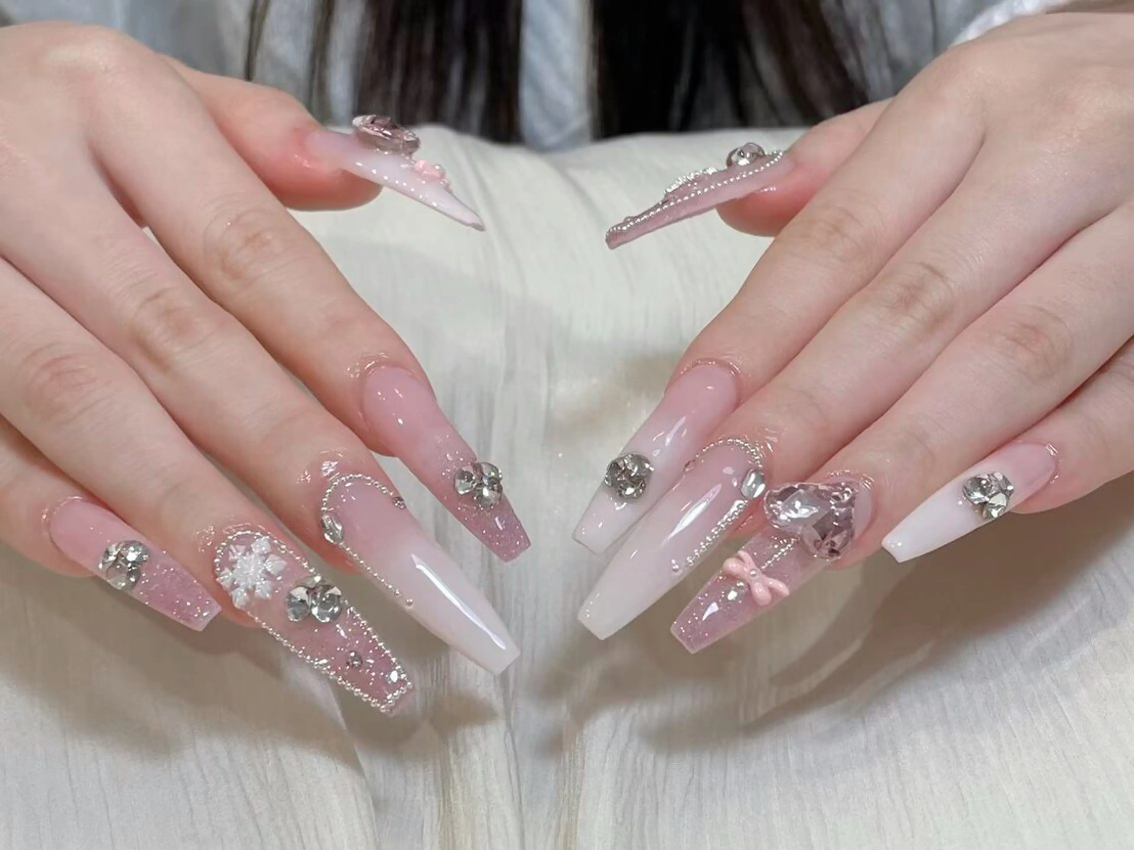 ネイル アートネイル オーロラネイル ガーリー キラキラネイル 韓国ネイル ハンドネイル み ゆのネイルデザイン