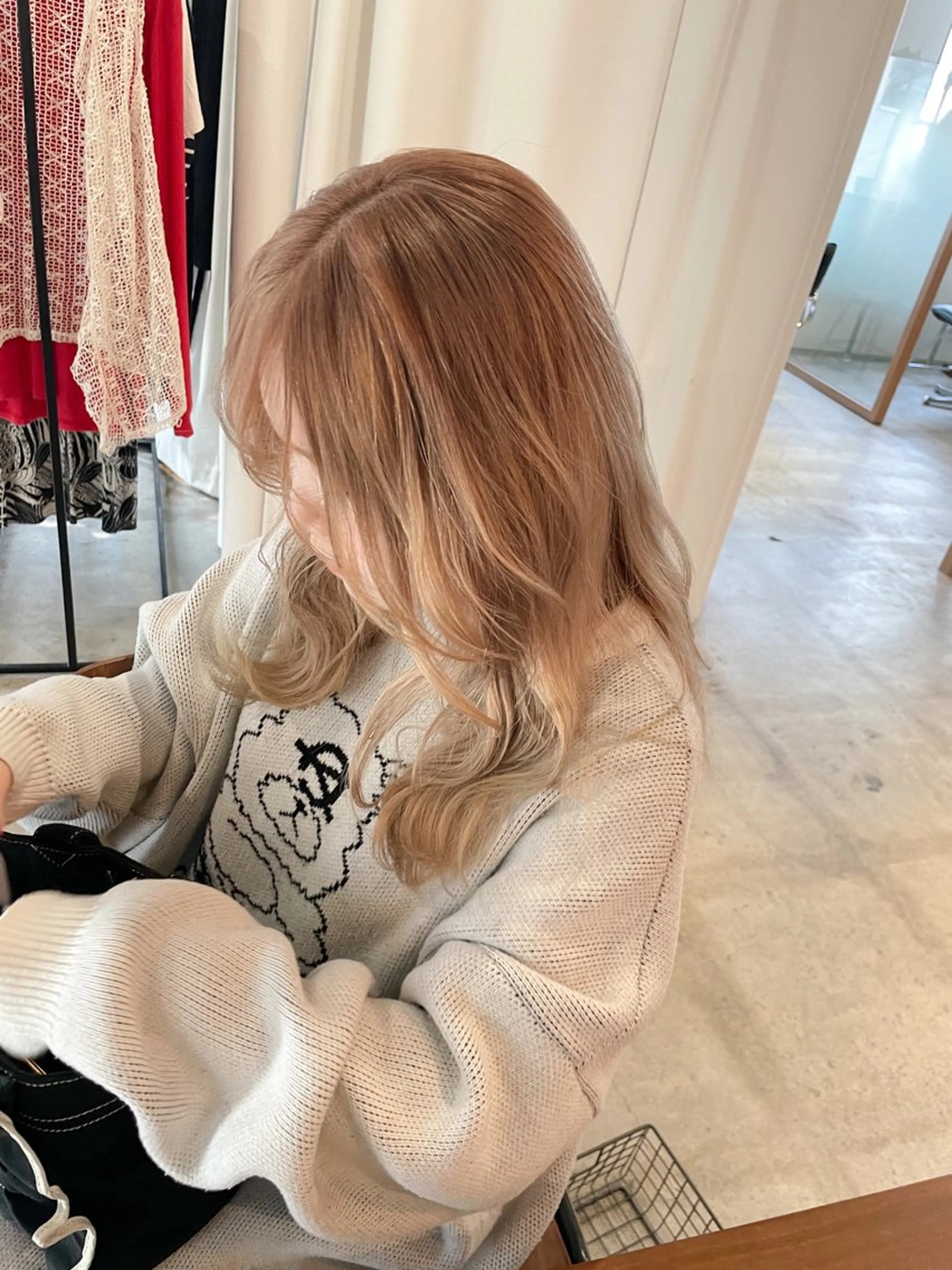 セミロング カラー ベージュカラー ブリーチ ブロンド ブロンドベージュ カット ヘアカラー Takuma Suzuki中目黒のヘアスタイル