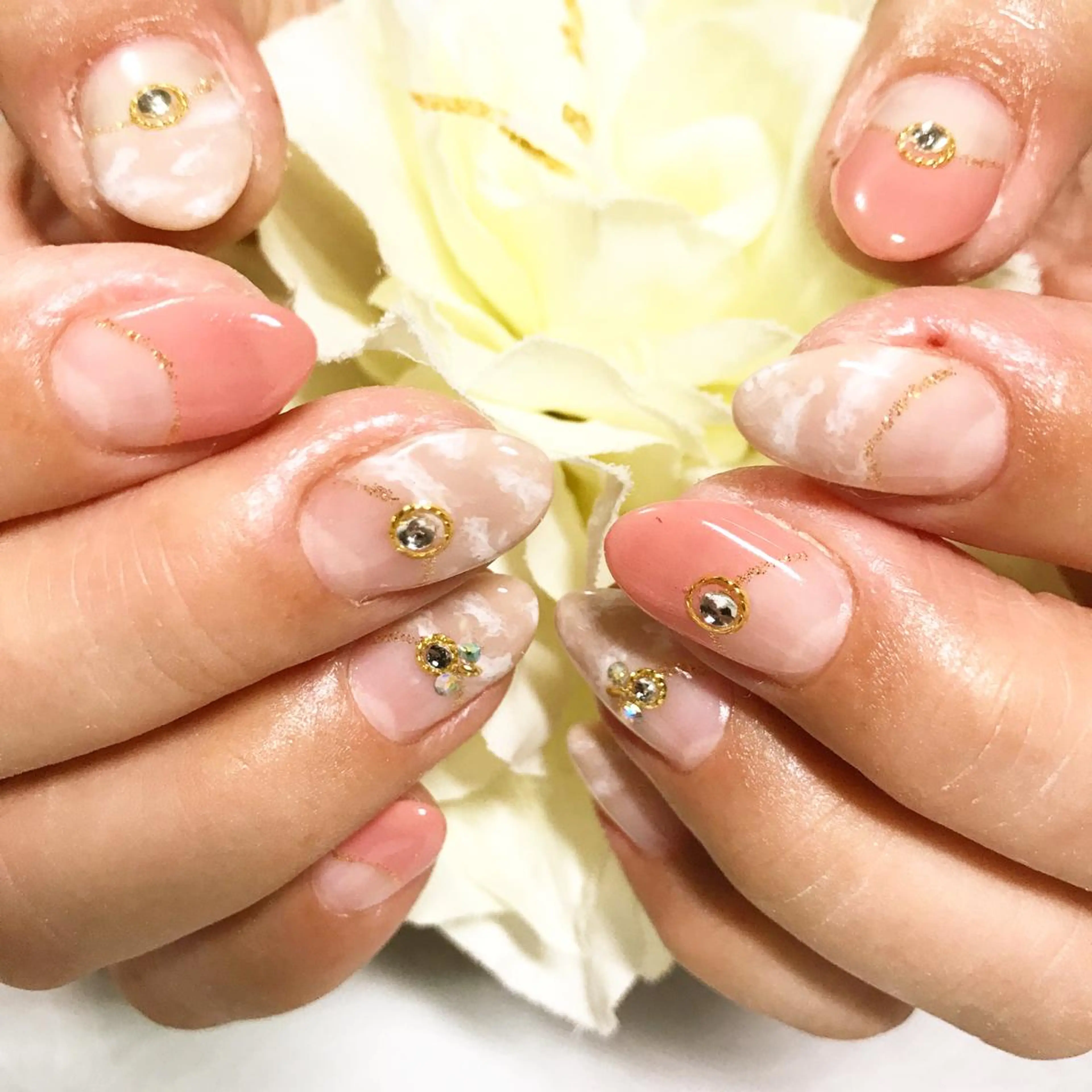 ネイル フットネイル ラメ(グリッター) シンプルネイル 春ネイル ホワイト nail fufla ♡yamane♡のネイルデザイン