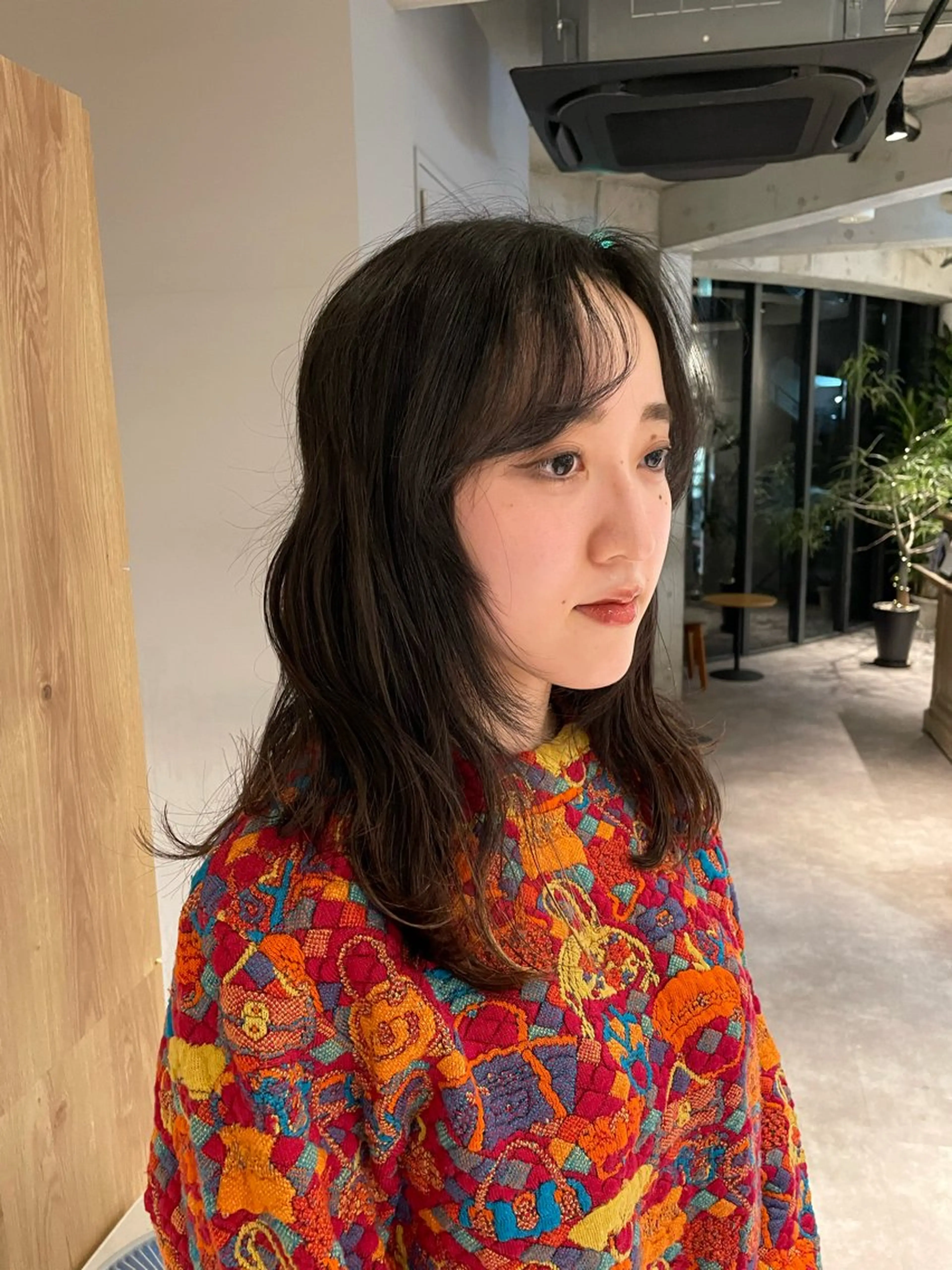 ミディアム ミディアムパーマ 顔周りカット レイヤーカット 葉月/ボブ/ 透明感カラー／中目黒のヘアスタイル