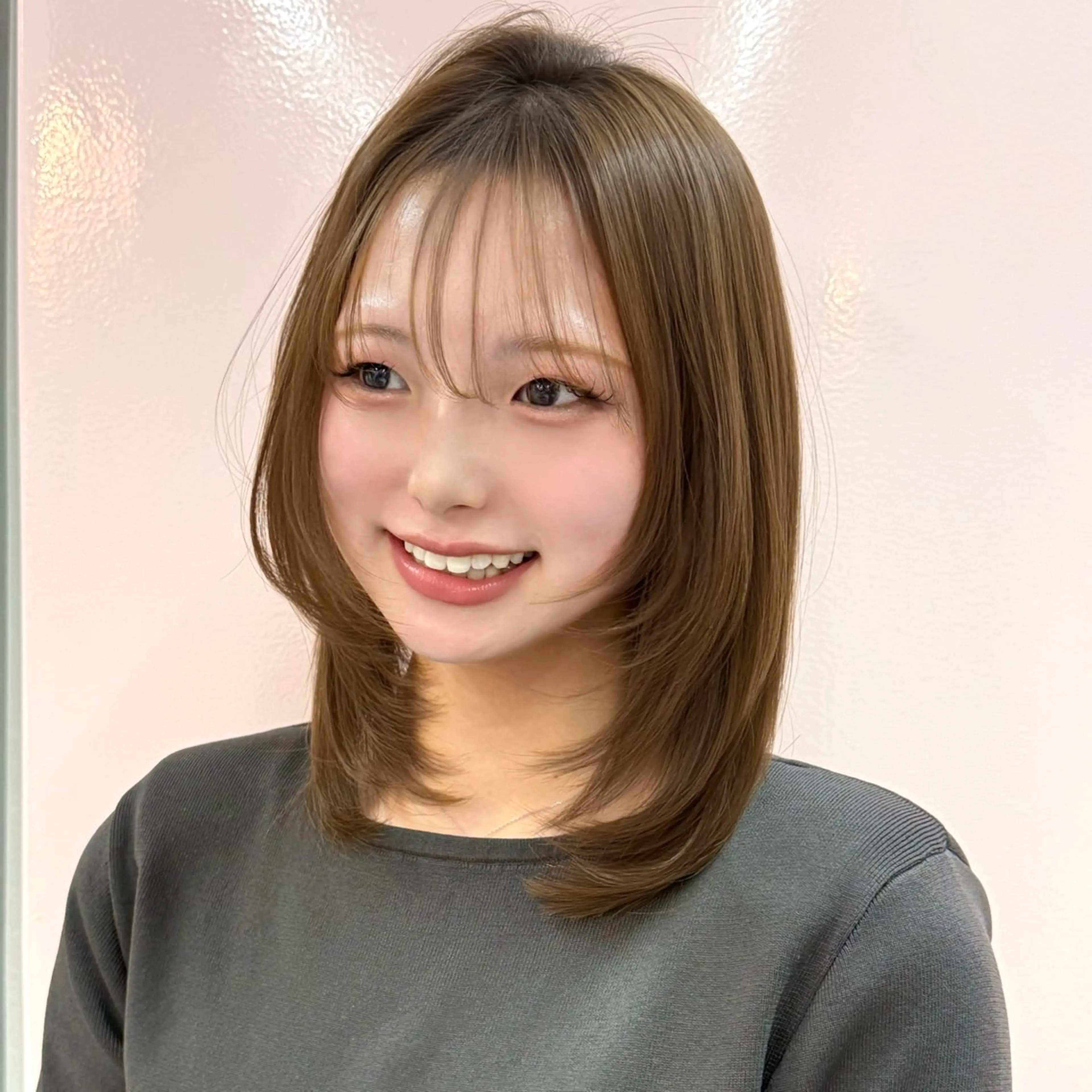 ミディアム レイヤーカット 縮毛矯正 鍋田/ 渋谷/ 縮毛矯正／レイヤーのヘアスタイル