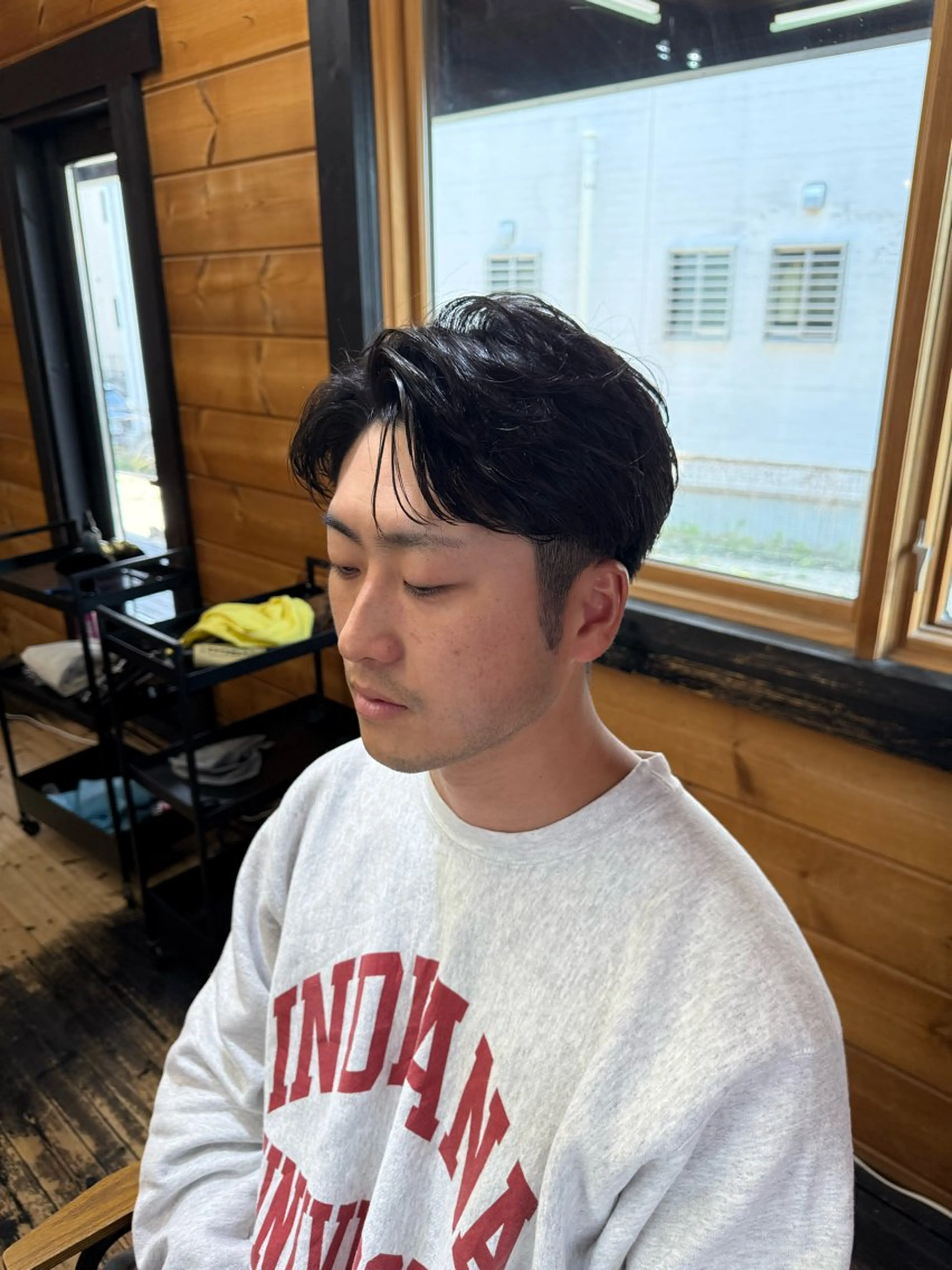 ショート メンズ センターパート カット 古賀 雄大のヘアスタイル