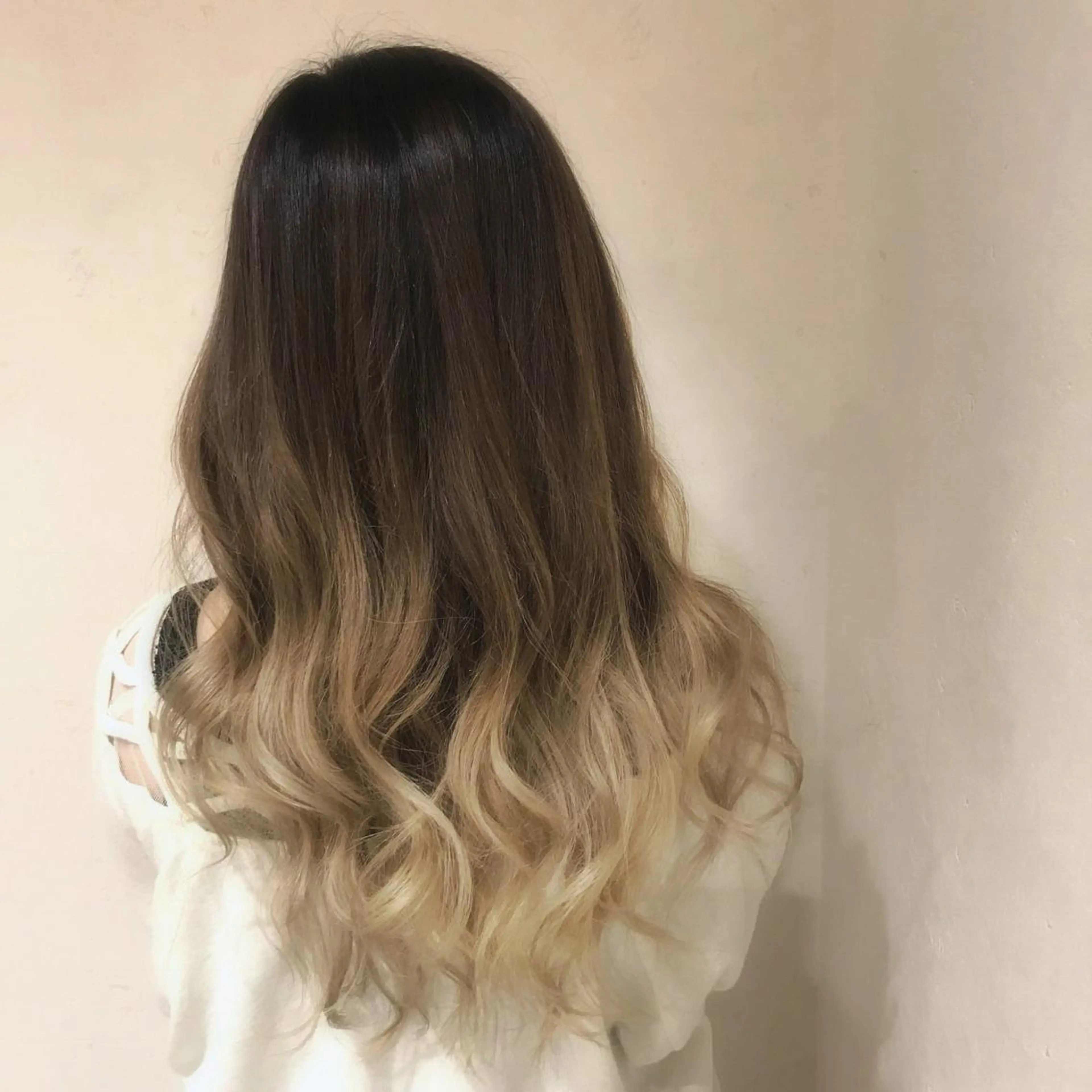 ロング カラー パーマ ヘアアレンジ ベージュカラー グラデーションカラー ミルクティーベージュ 縮毛矯正/美髪 髪質改善/石田幸輔のヘアスタイル