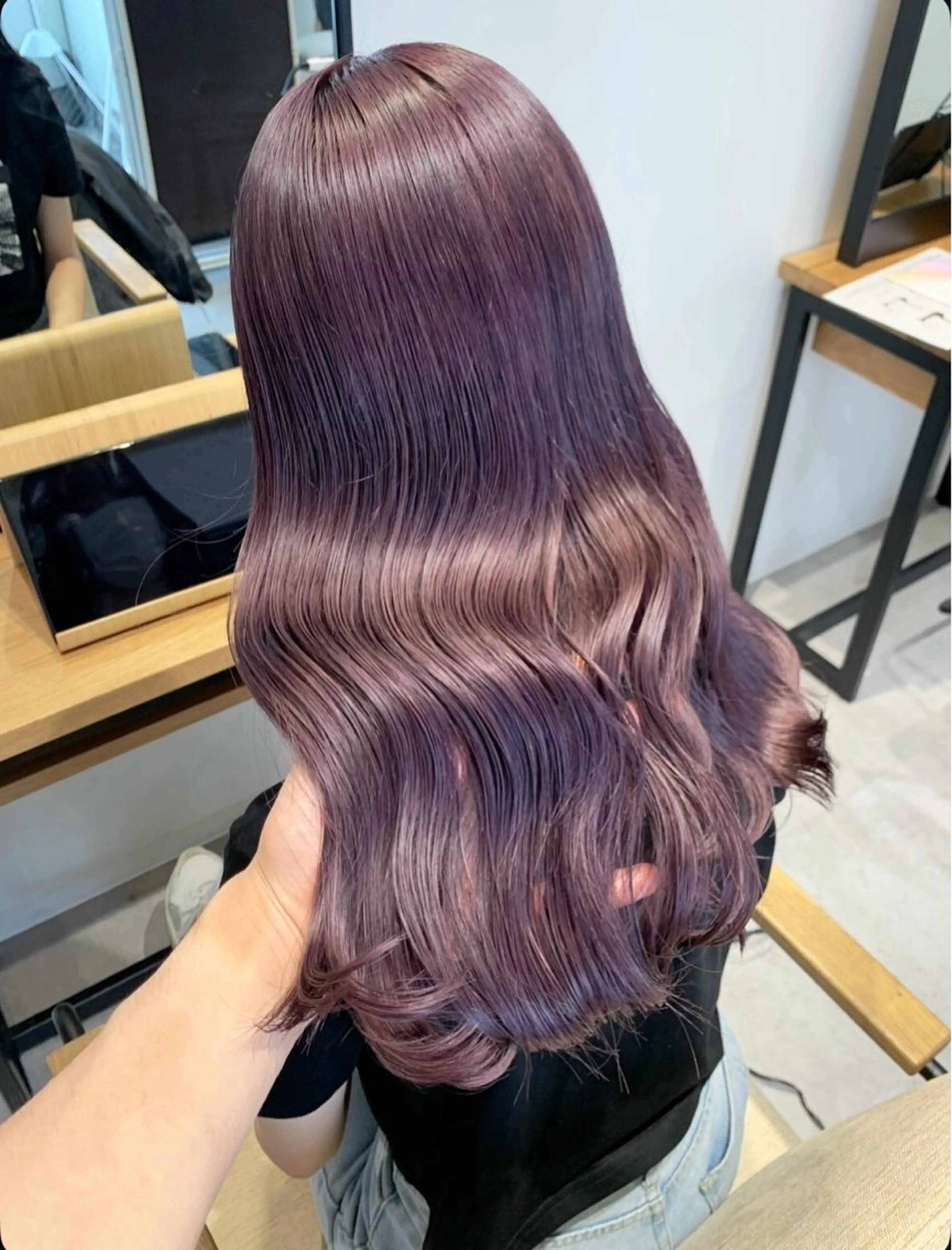 ロング カラー ブリーチ 岡山 紗里奈のヘアスタイル