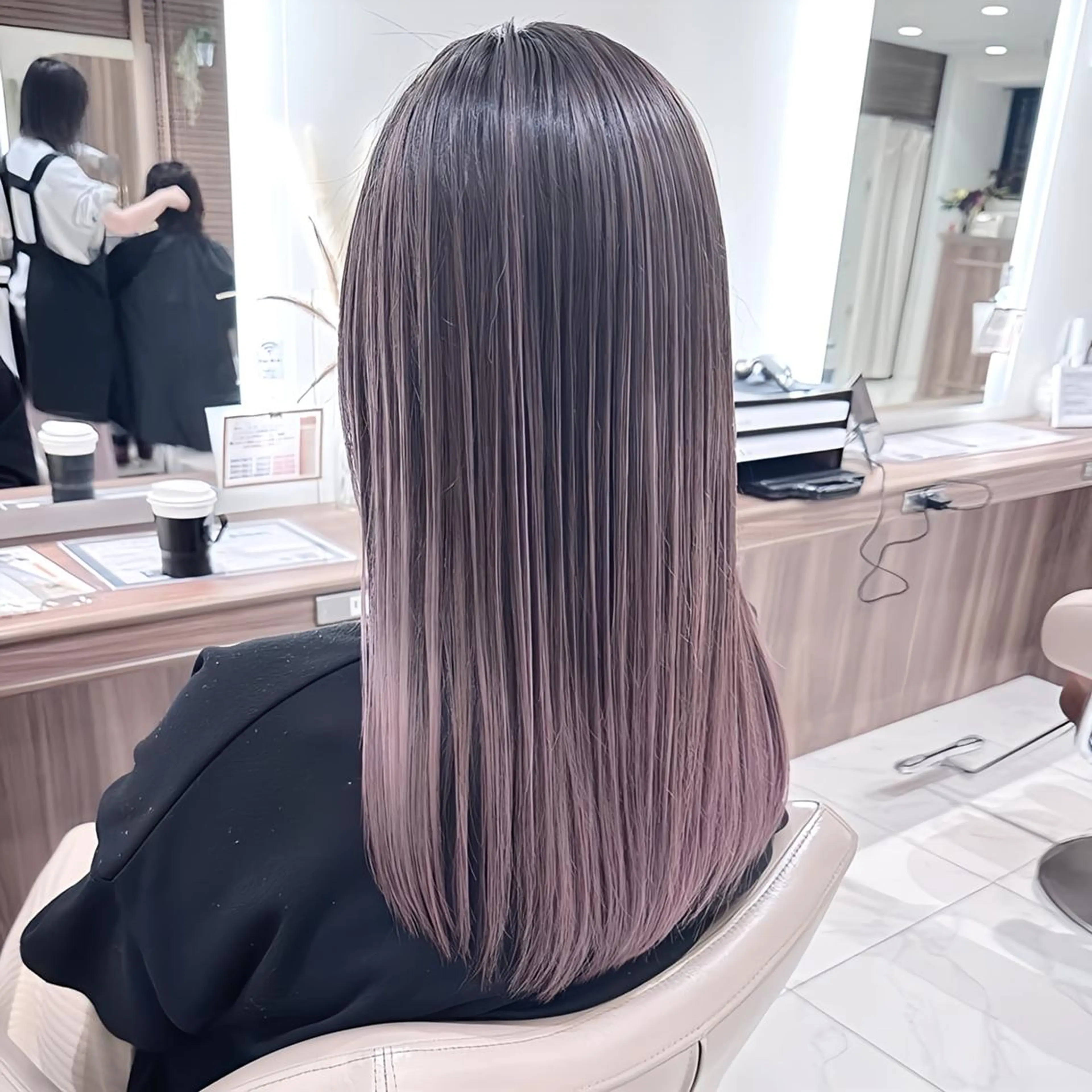 セミロング カラー 髪質改善 ヘアカラー トリートメント 井上 美蘭のヘアスタイル