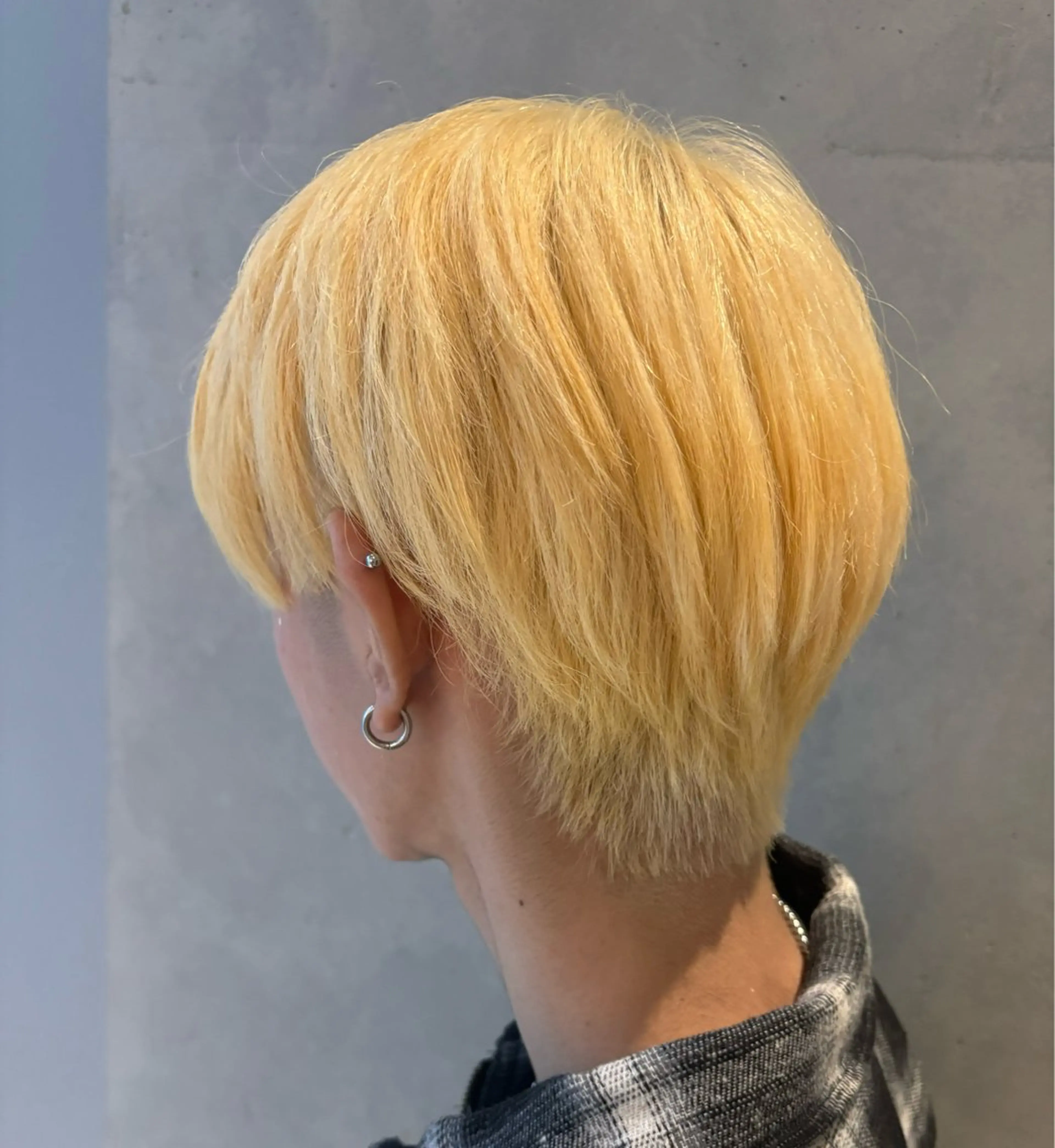 ショート カラー メンズ メンズパーマ 抜きっぱなしブロンド ブロンド 落ちる黒 森崎雄斗のヘアスタイル