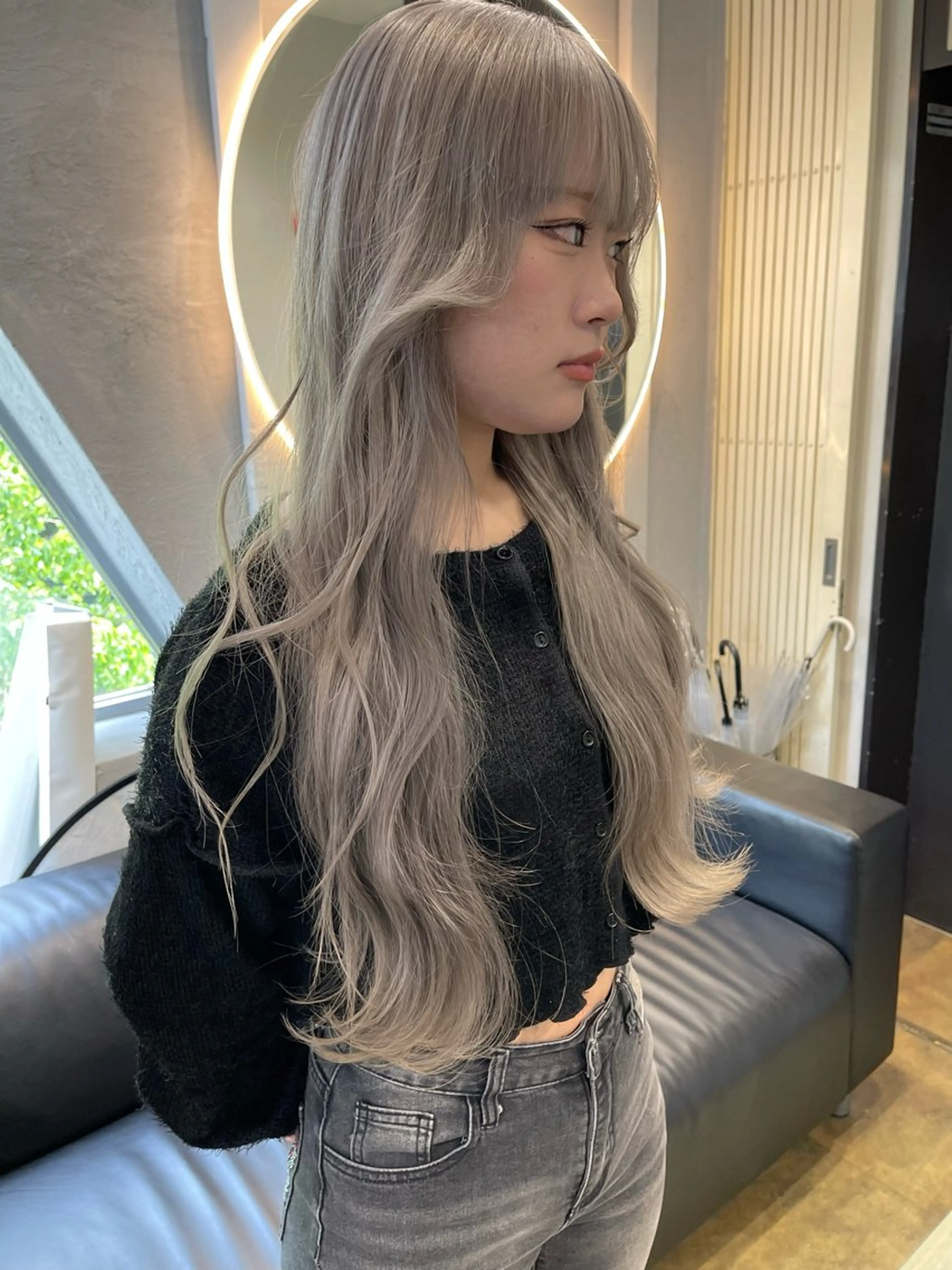 ロング カラー ベージュカラー ブリーチ ケアブリーチ デザインカラー ダブルカラー TATSUブリーチ/ ミルクティーベージュのヘアスタイル