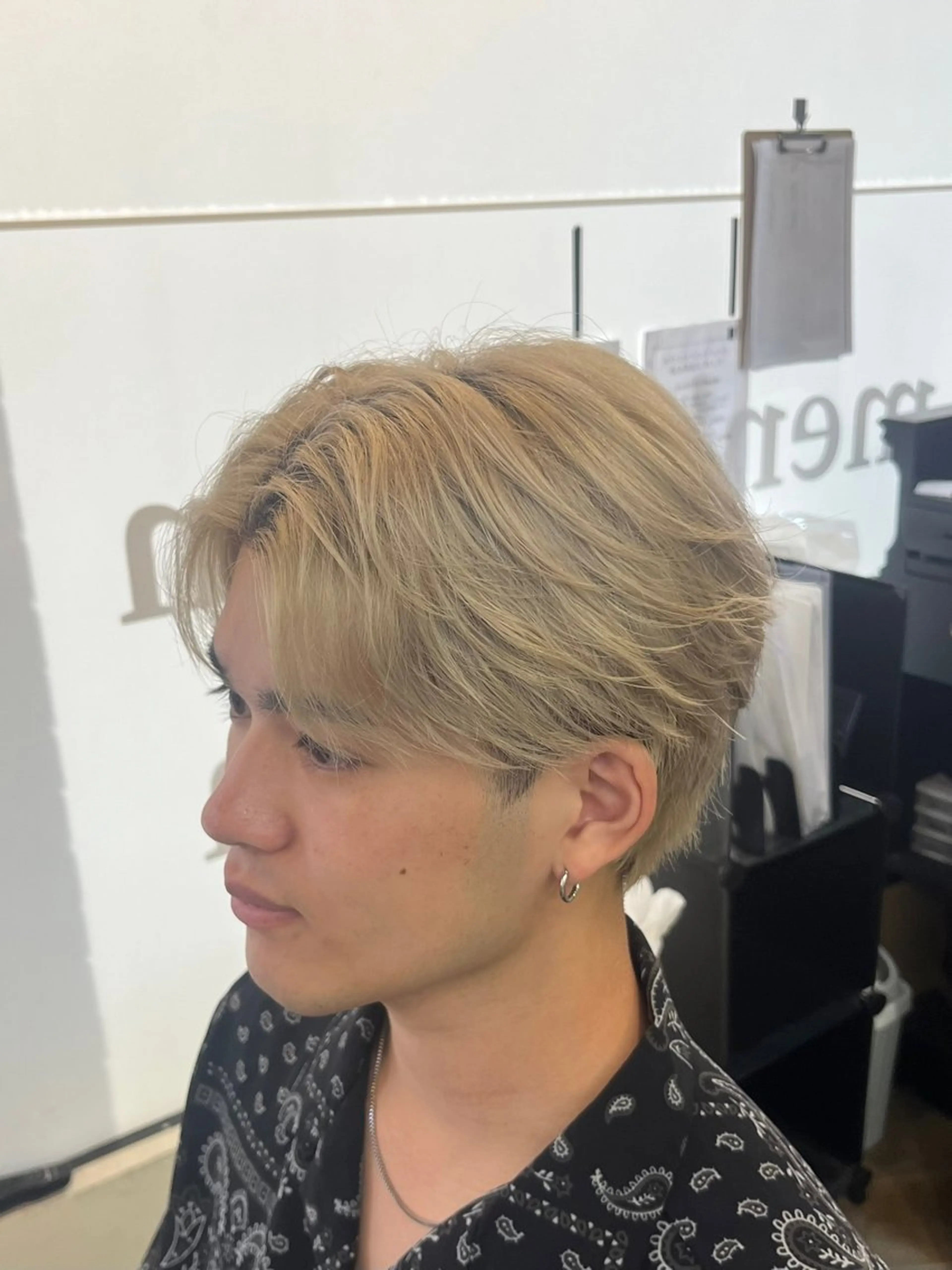 ショート パーマ メンズ メンズブリーチ メンズパーマ ニュアンスパーマ カット パーマ 韓国メンズヘア/ 毛流れヘア　須田龍世のヘアスタイル