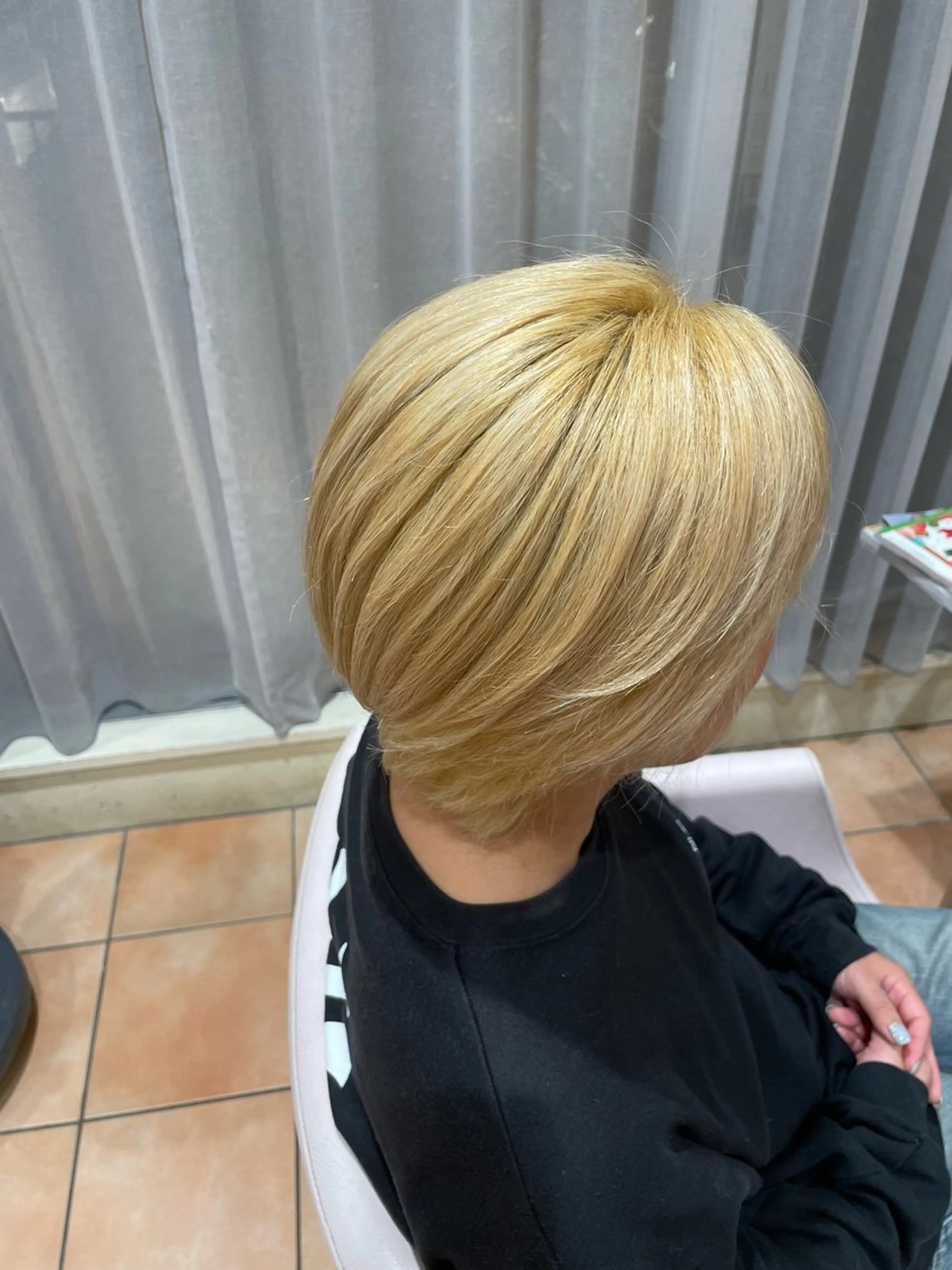 ショート カラー めぞんどぼーて少路所属・めぞんどぼーて REINAのヘアスタイル