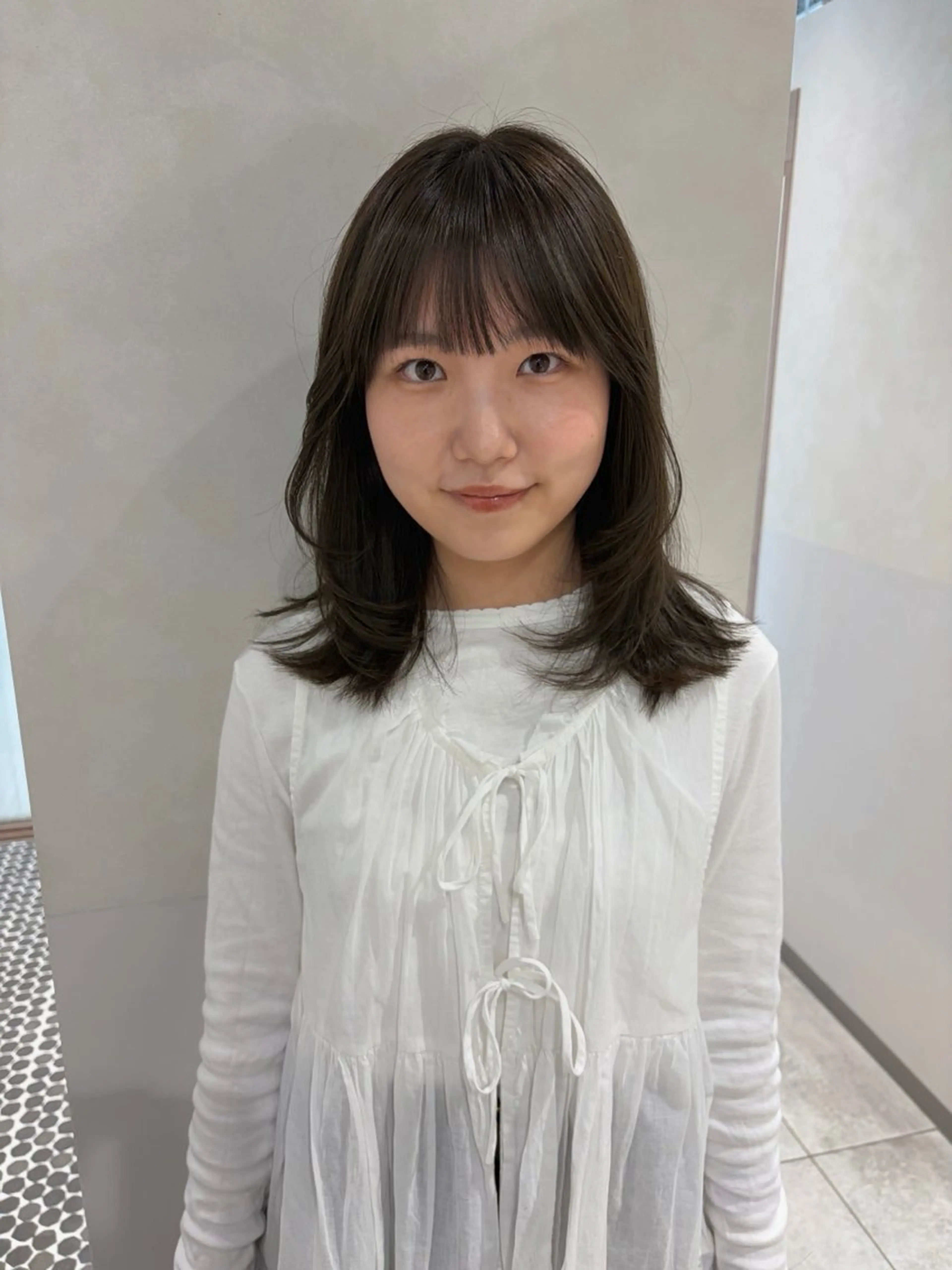 ミディアム カラー 透明感カラー オリーブカラー レイヤーカット カット ヘアカラー トリートメント 砂原 ひよりのヘアスタイル