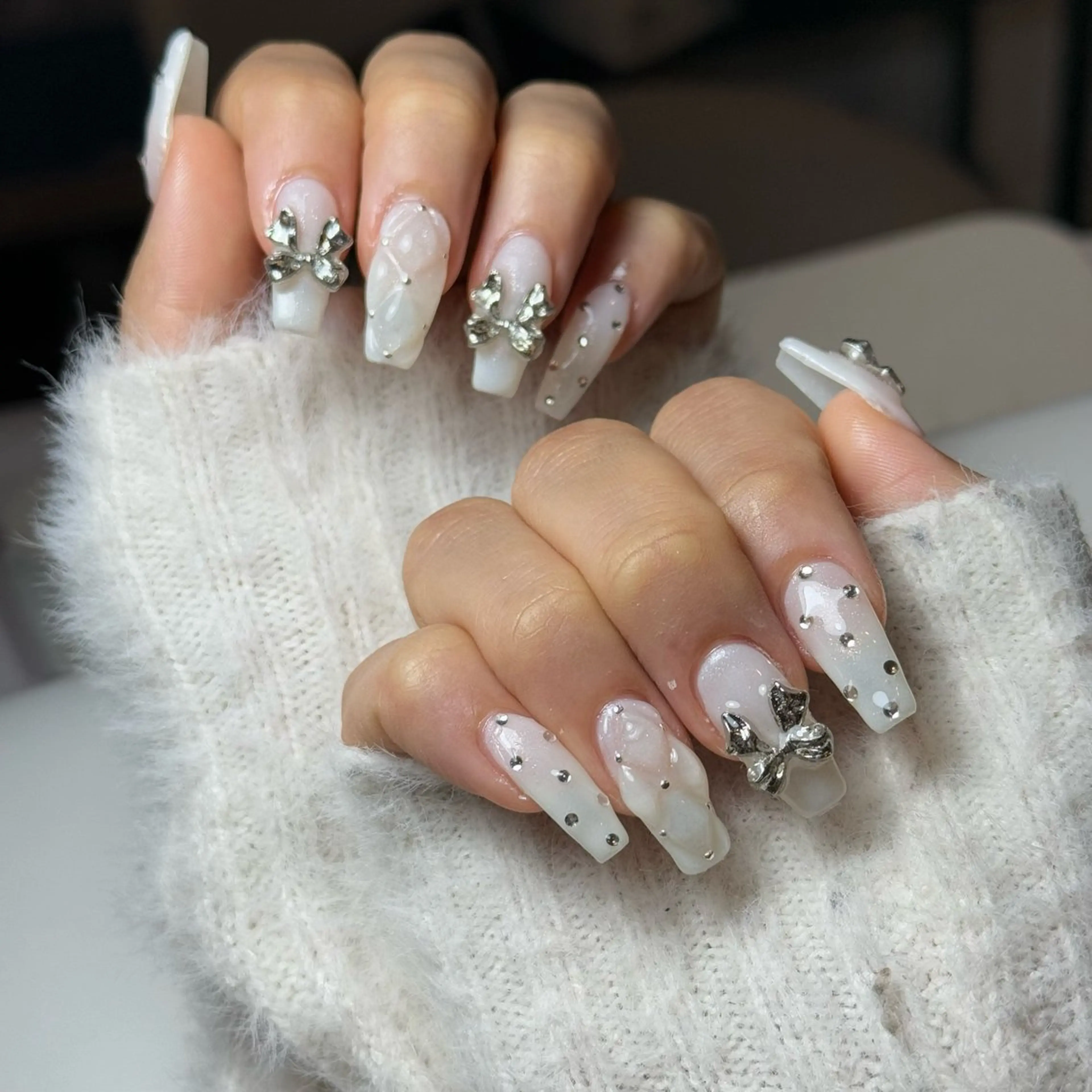 ネイル チークネイル フレンチネイル グラデーション キラキラネイル 韓国ネイル ハンドネイル Risa_ Nailのネイルデザイン