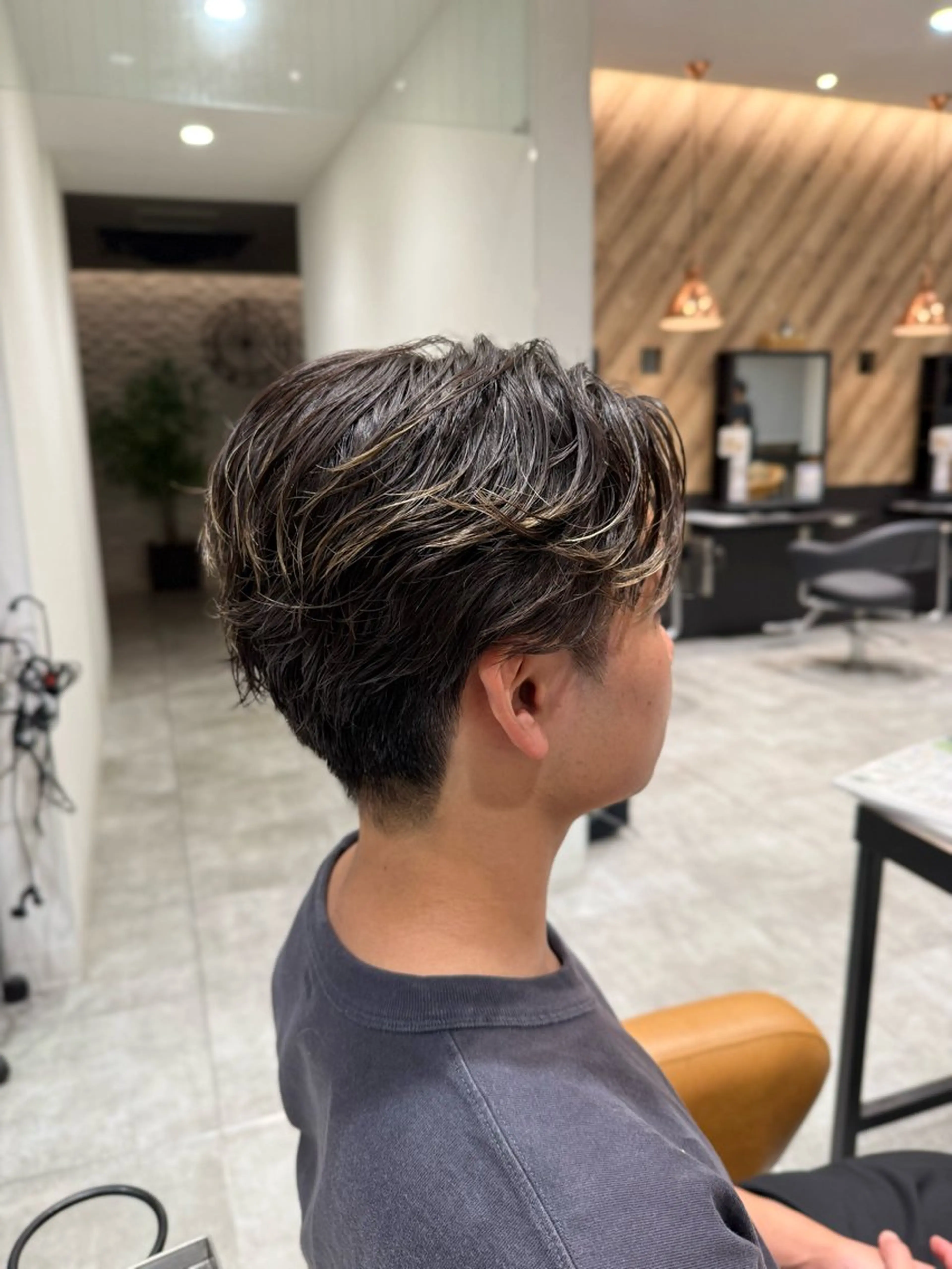 メンズ センターパート ダウンパーマ フェザーパーマ メンズ韓国風 メンズパーマ 韓国ヘア特化/ メンズパーマ/下田のヘアスタイル