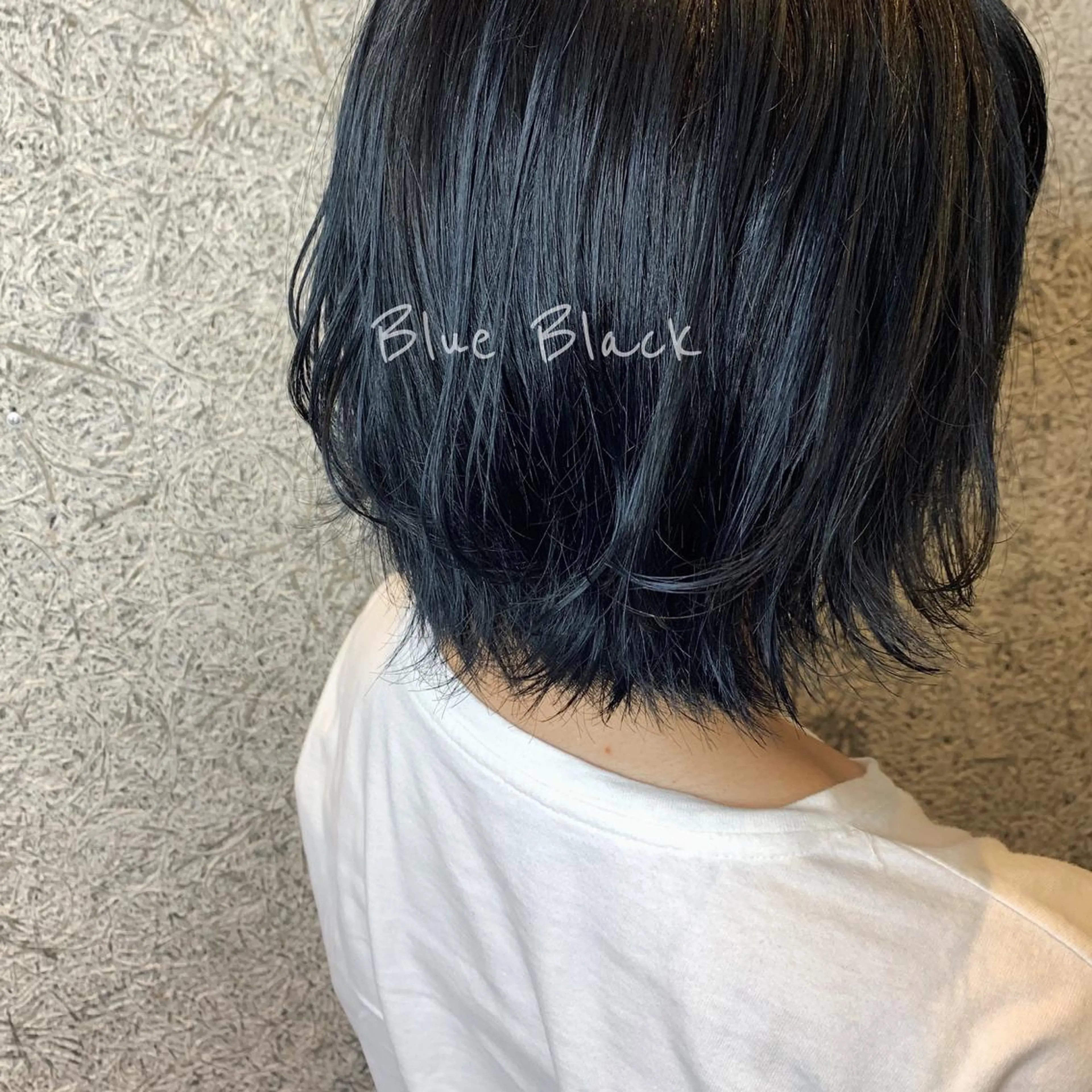 ミディアム カラー 黒髪 ブルーカラー ブルーブラック RINA🧤 デザインとボブのヘアスタイル