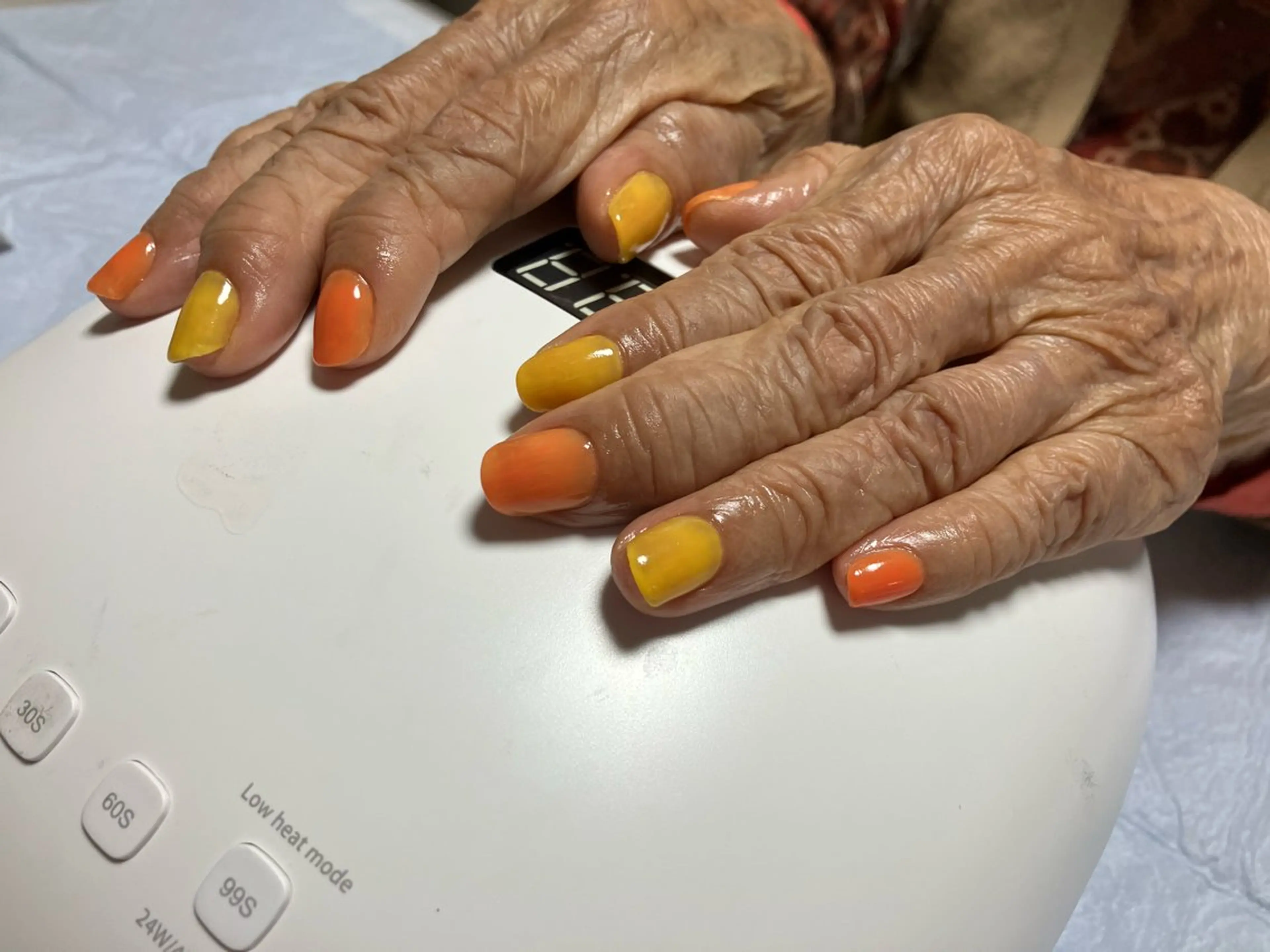 ネイル オレンジ 黄色 relax&nail Rのエステ・リラクイメージ