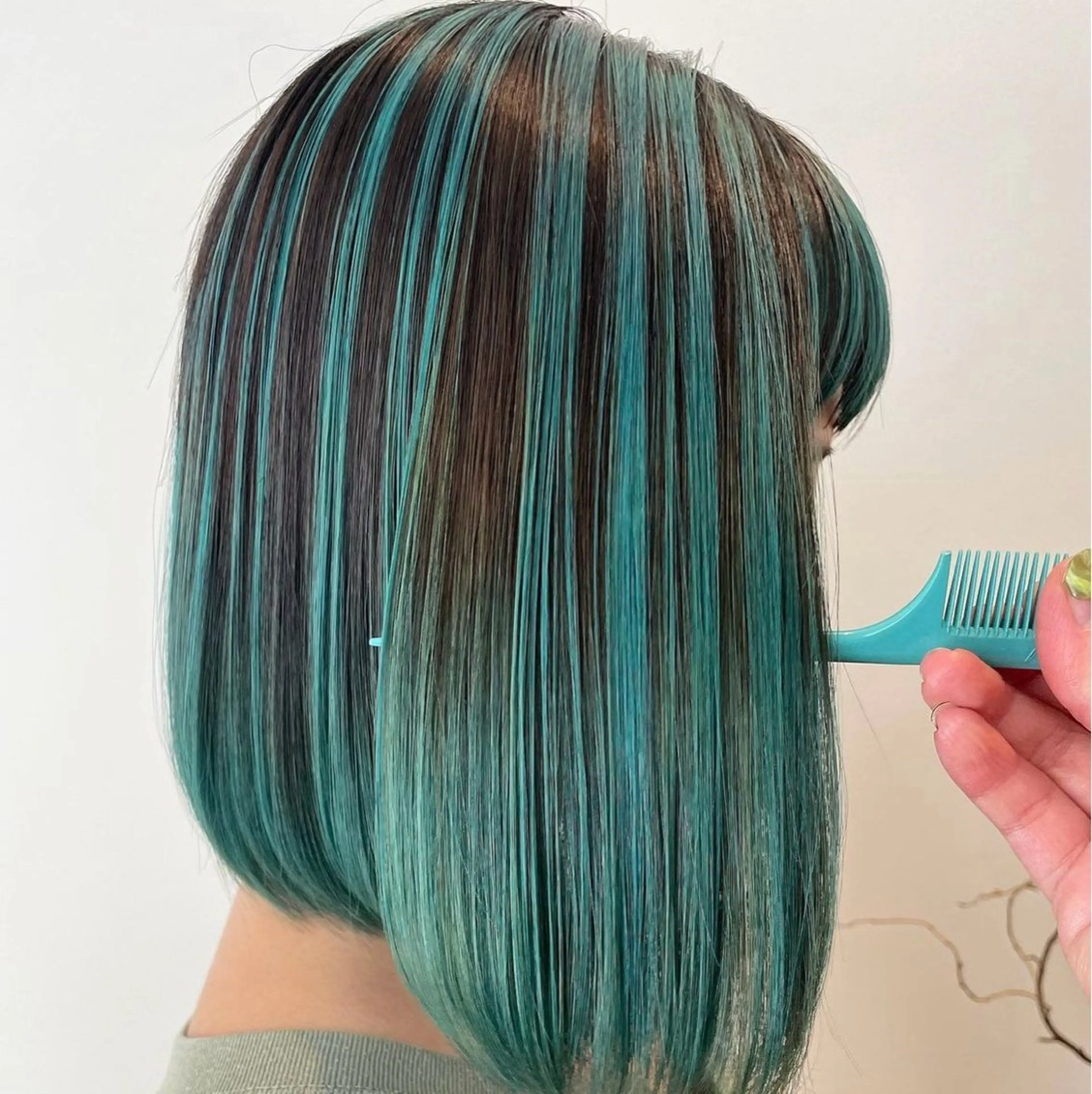 ショート カラー バレイヤージュ イヤリングカラー グラデーションカラー ハイライトカラー ハイトーンカラー ブリーチ👩‍🦳/ ‪✂︎MANAMIのヘアスタイル